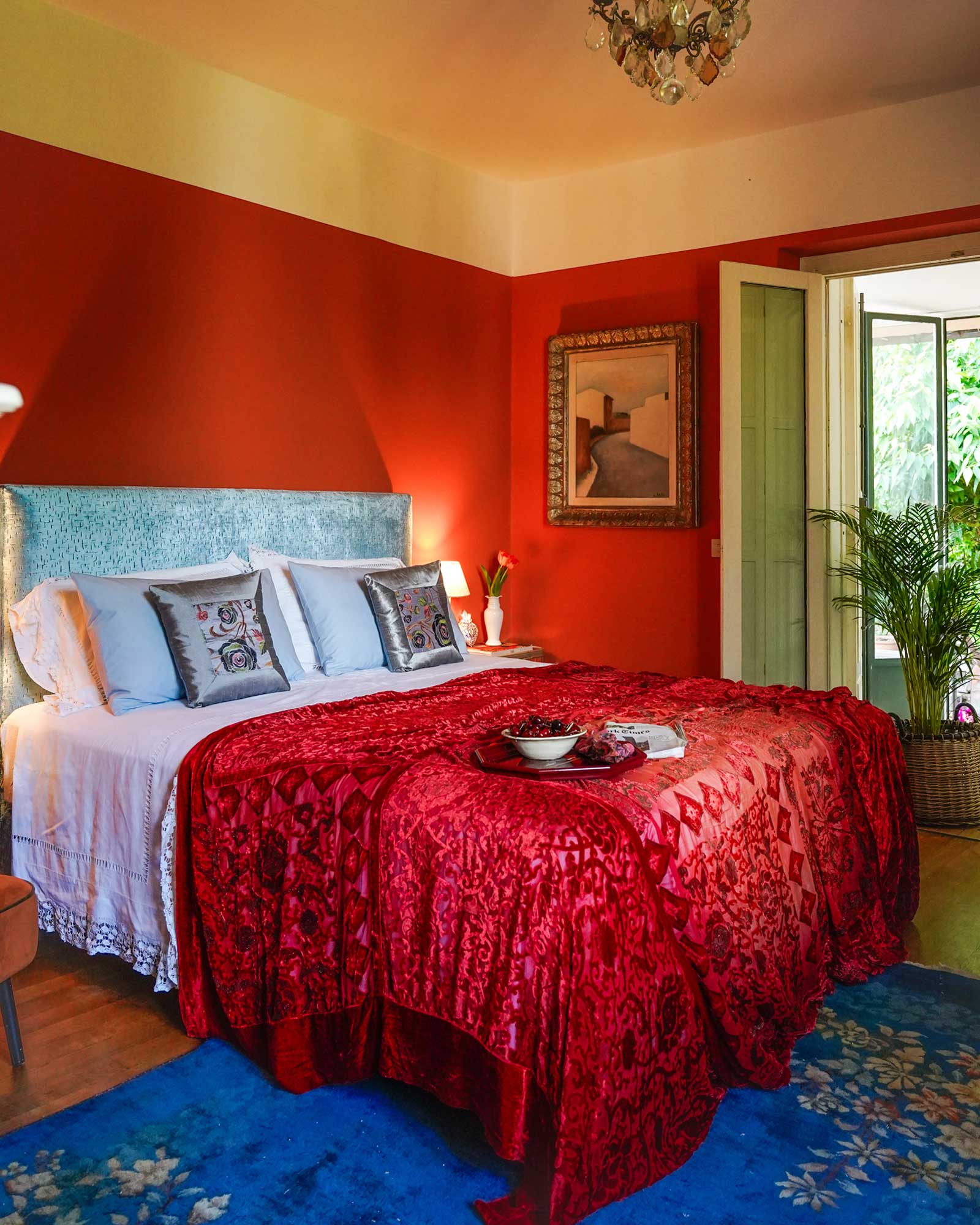 villa-angela_house_florence-tuscany-italy_interior-red-bedroom.jpg