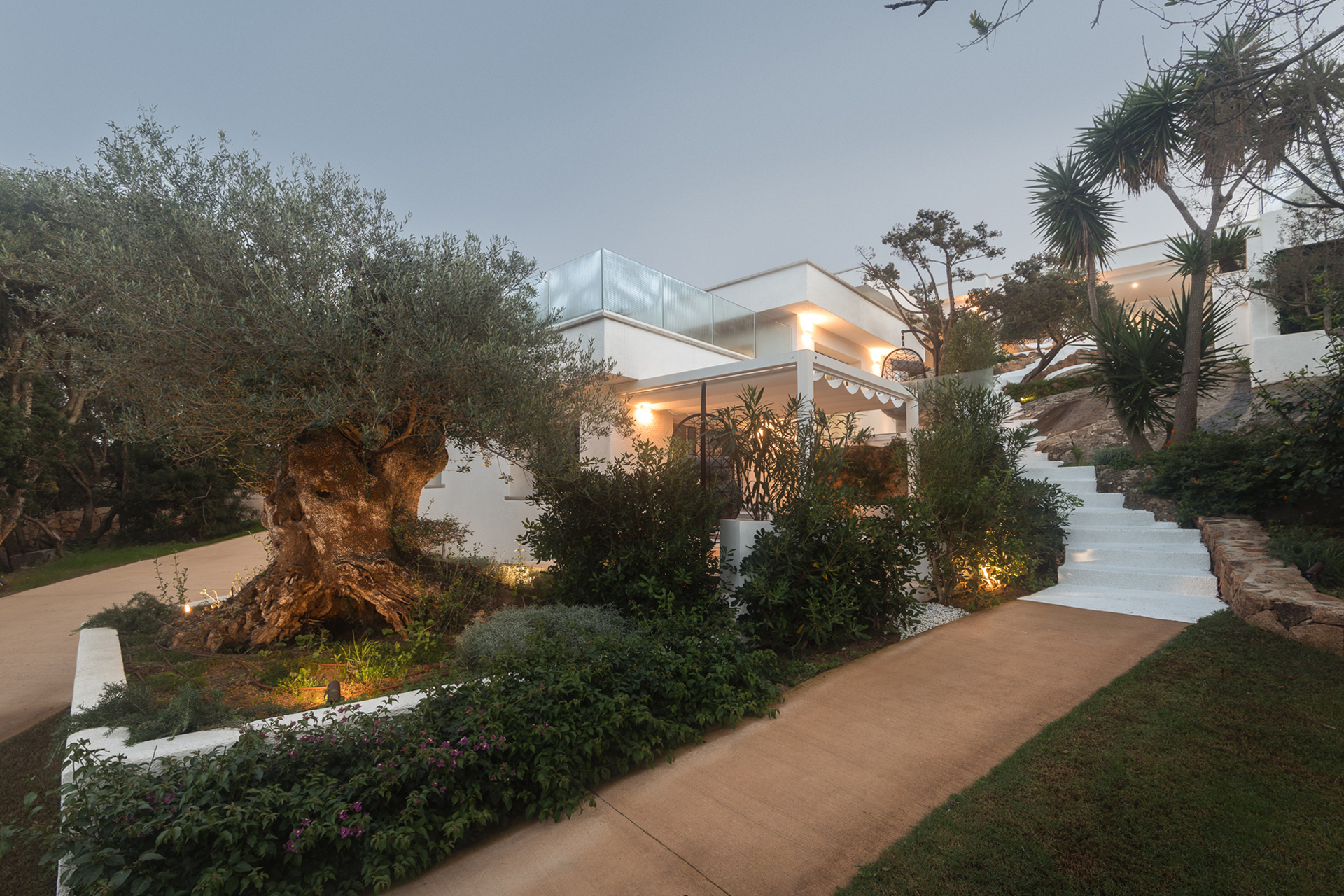 villa-bianca-porto-rotondo_estate_sardegna-italy_exterior-night.jpg