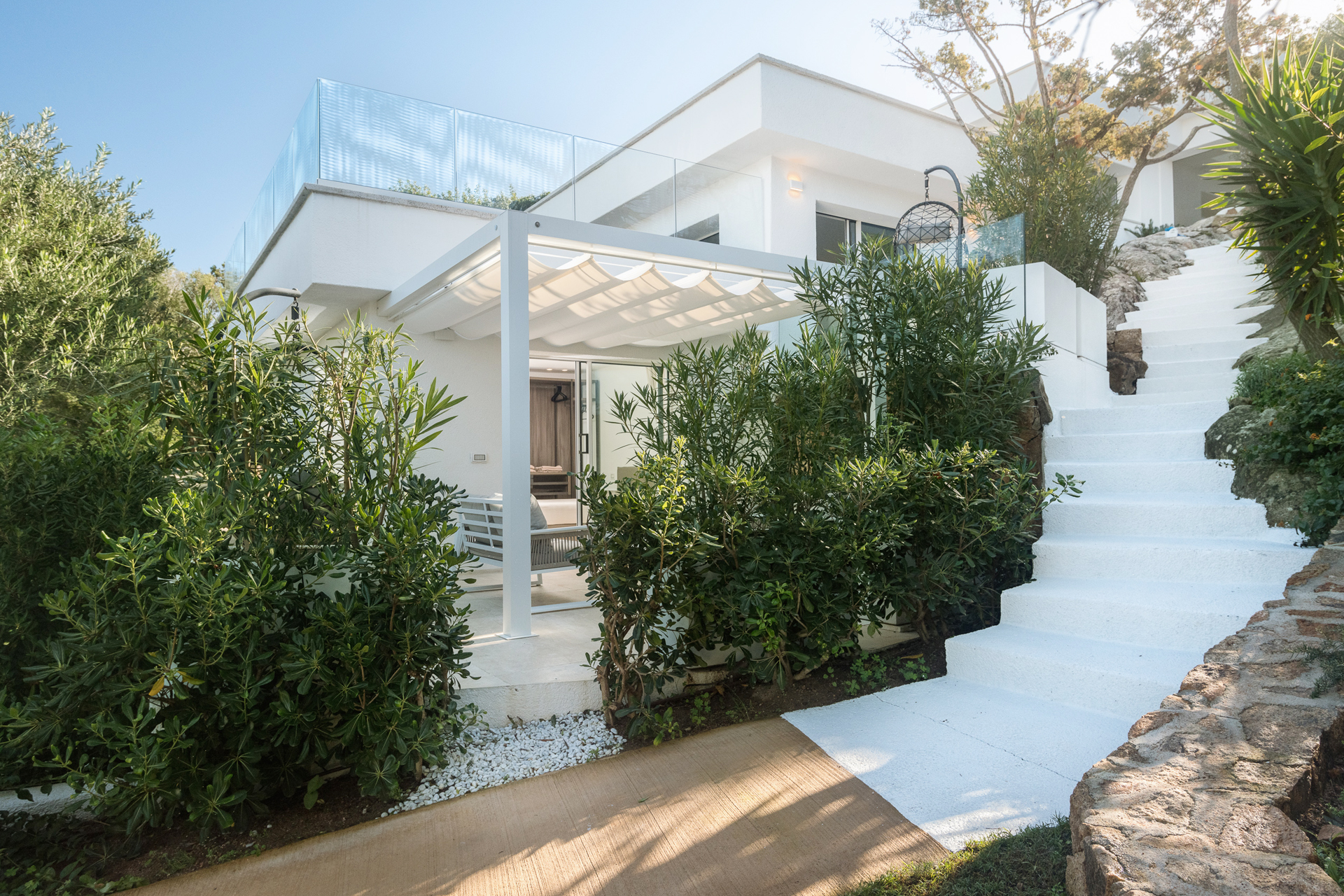 villa-bianca-porto-rotondo_estate_sardegna-italy_exterior-stairs.jpg