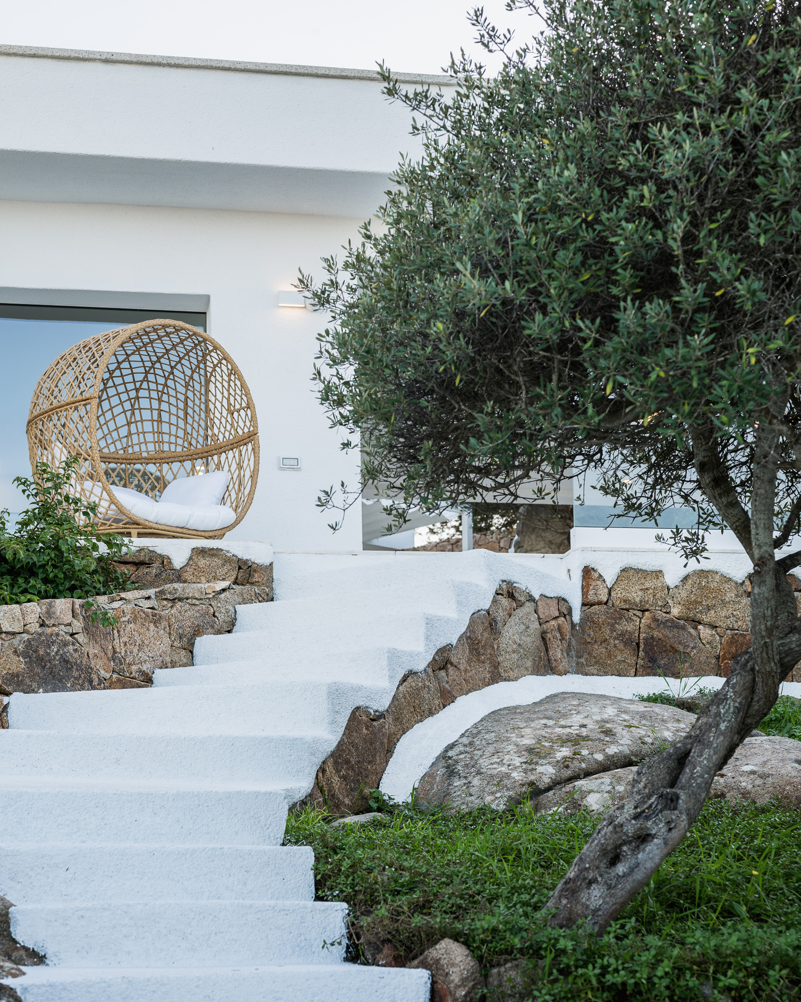 villa-bianca-porto-rotondo_estate_sardegna-italy_exterior-stairs-detail.jpg