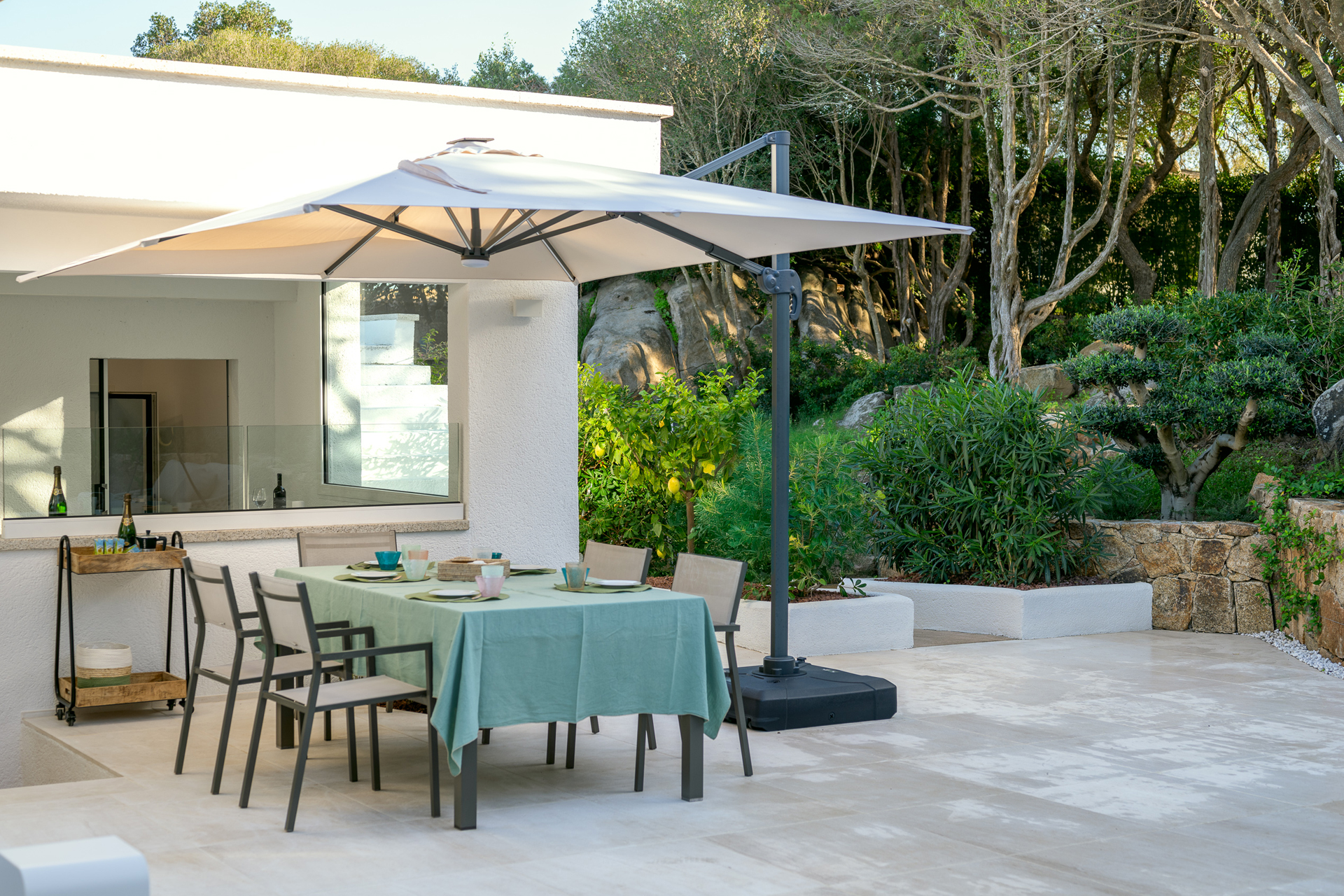 villa-bianca-porto-rotondo_estate_sardegna-italy_exterior-table.jpg