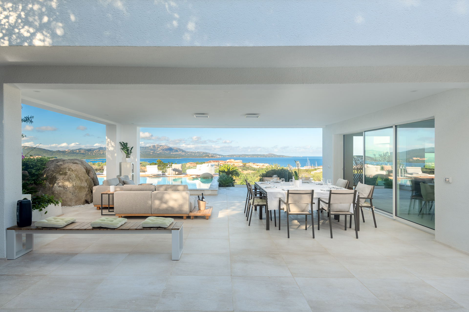villa-bianca-porto-rotondo_estate_sardegna-italy_exterior-terrace-design.jpg