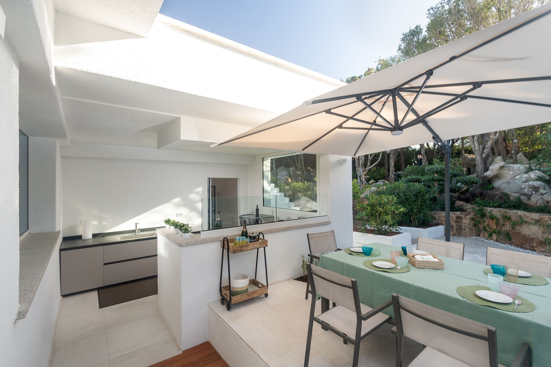 villa-bianca-porto-rotondo_estate_sardegna-italy_exterior-terrace-table-design.jpg
