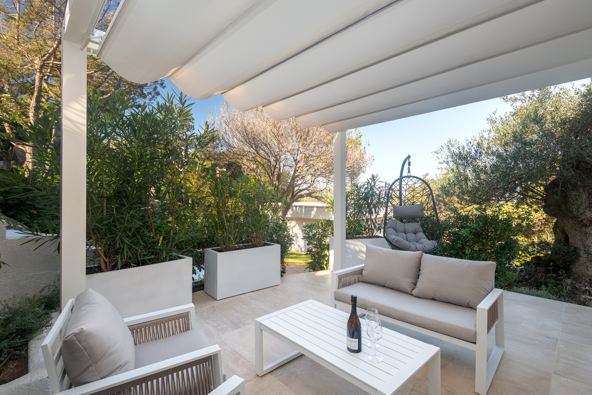 villa-bianca-porto-rotondo_estate_sardegna-italy_exterior-terrace-wine.jpg