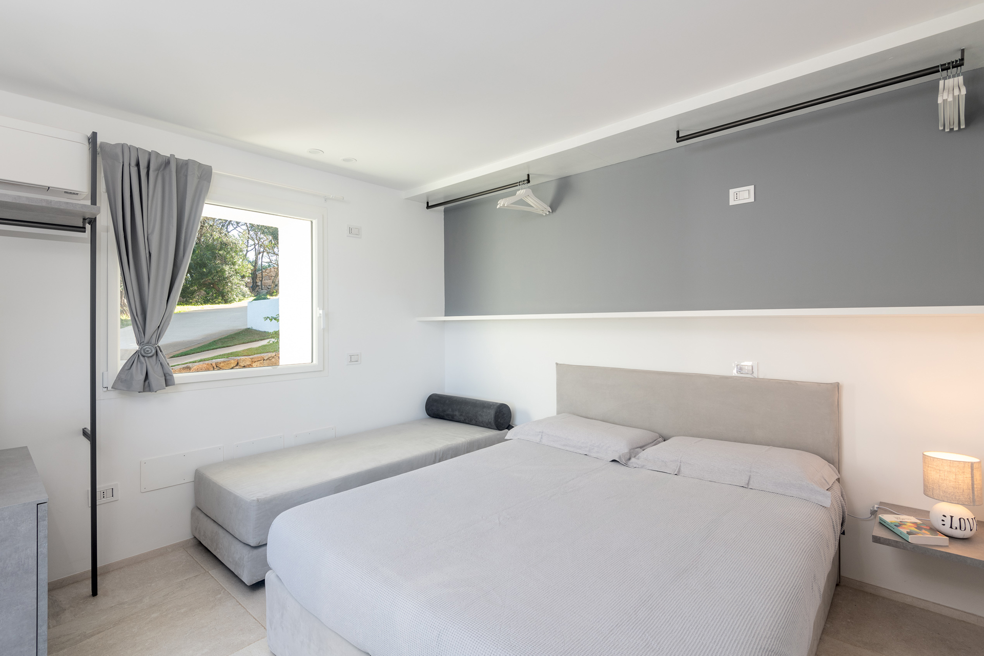 villa-bianca-porto-rotondo_estate_sardegna-italy_interior-bedroom.jpg