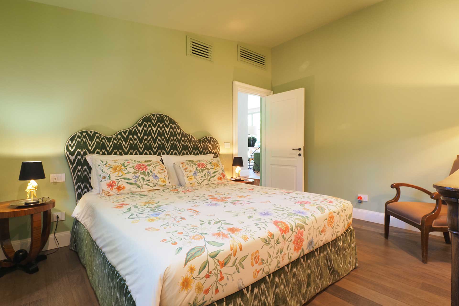 the-greenhouse-lake-como_house_lake-como-italy_interior-bedroom-space.jpg