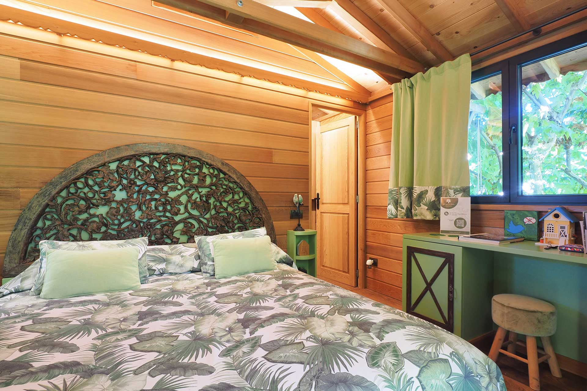 the-greenhouse-lake-como_house_lake-como-italy_interior-treehouse.jpg