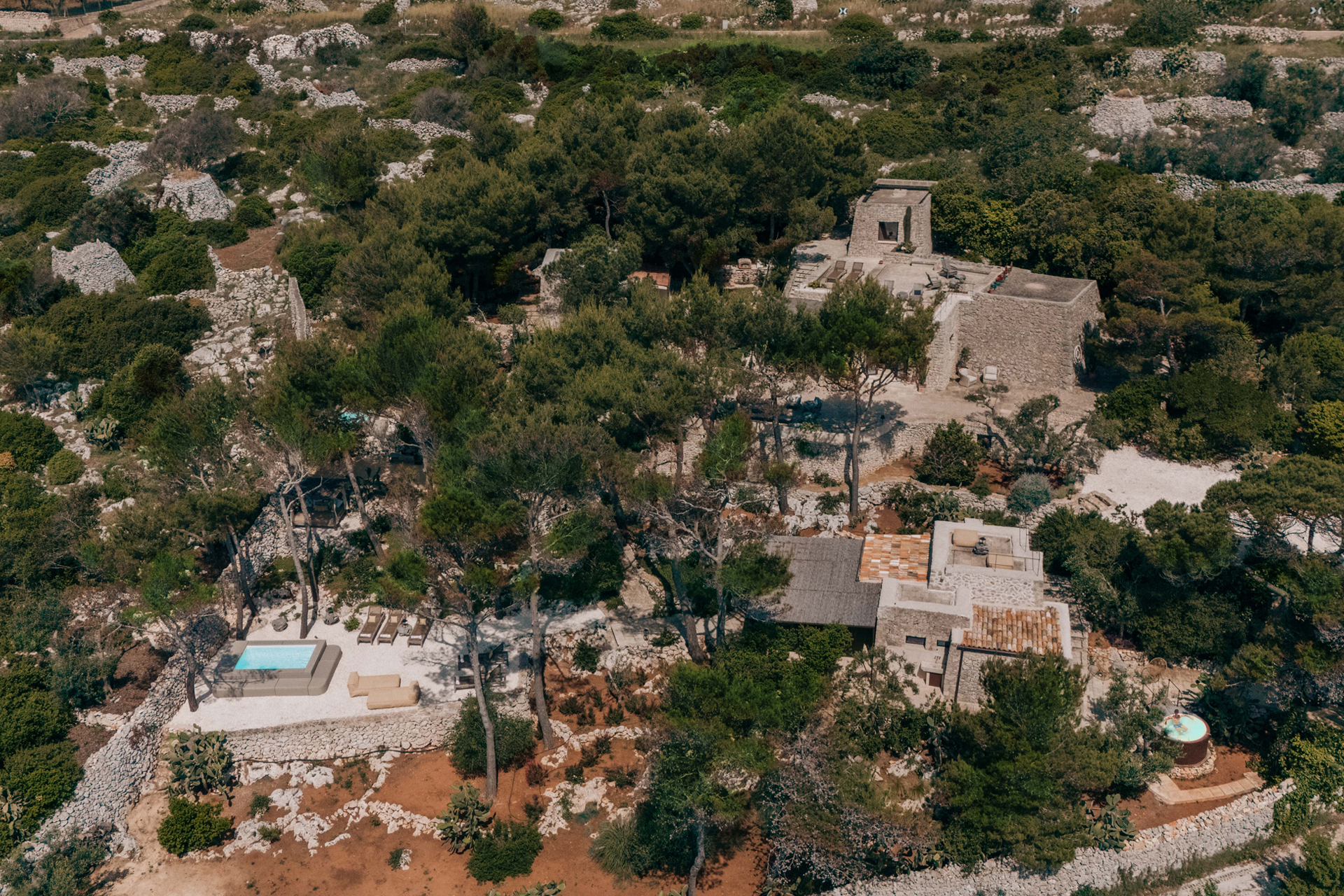villa-acquamarina_villa_Puglia-Provincia-di-Lecce-italy_exterior-drone-design.jpg