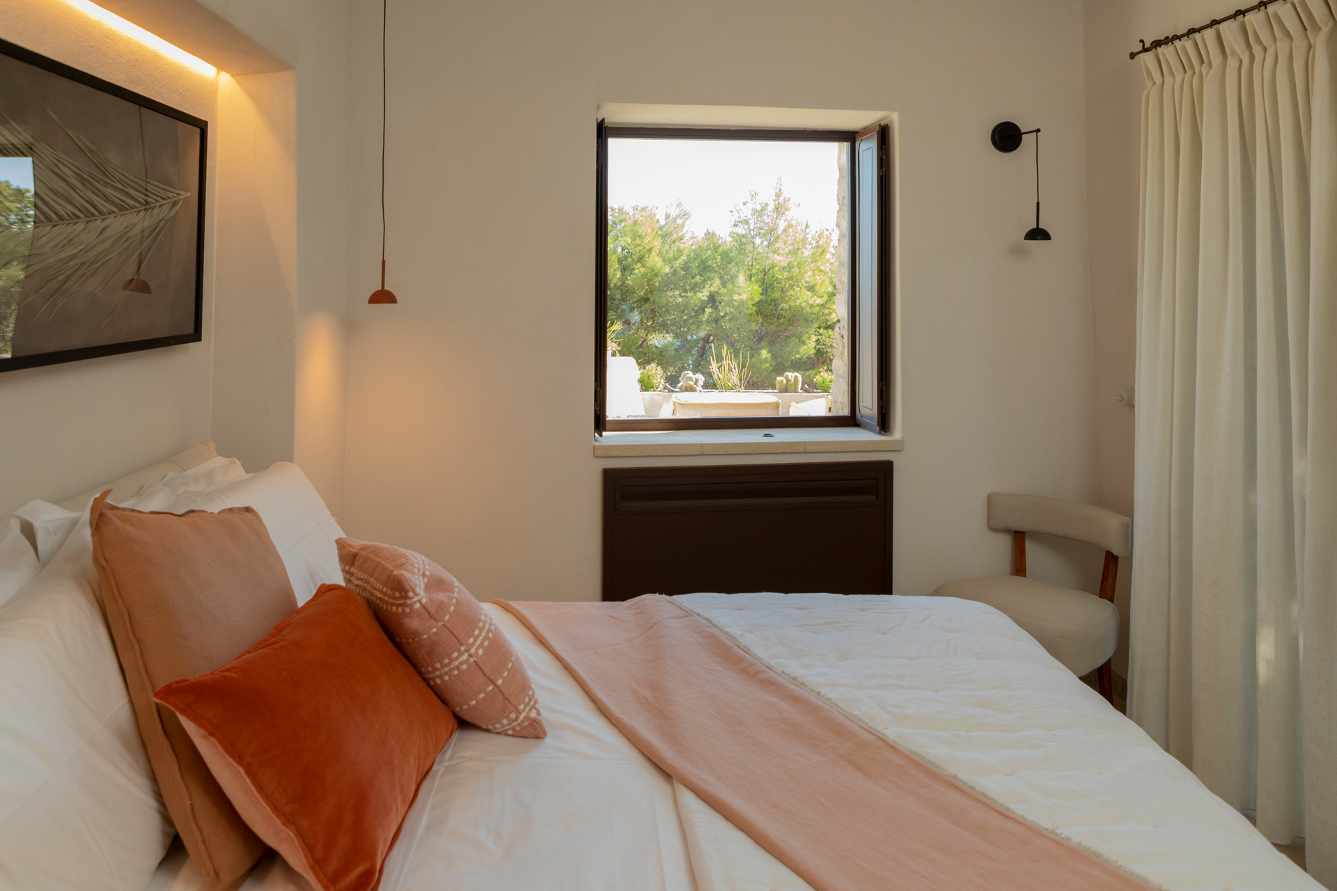 villa-acquamarina_villa_Puglia-Provincia-di-Lecce-italy_interior-bedroom-window.jpg