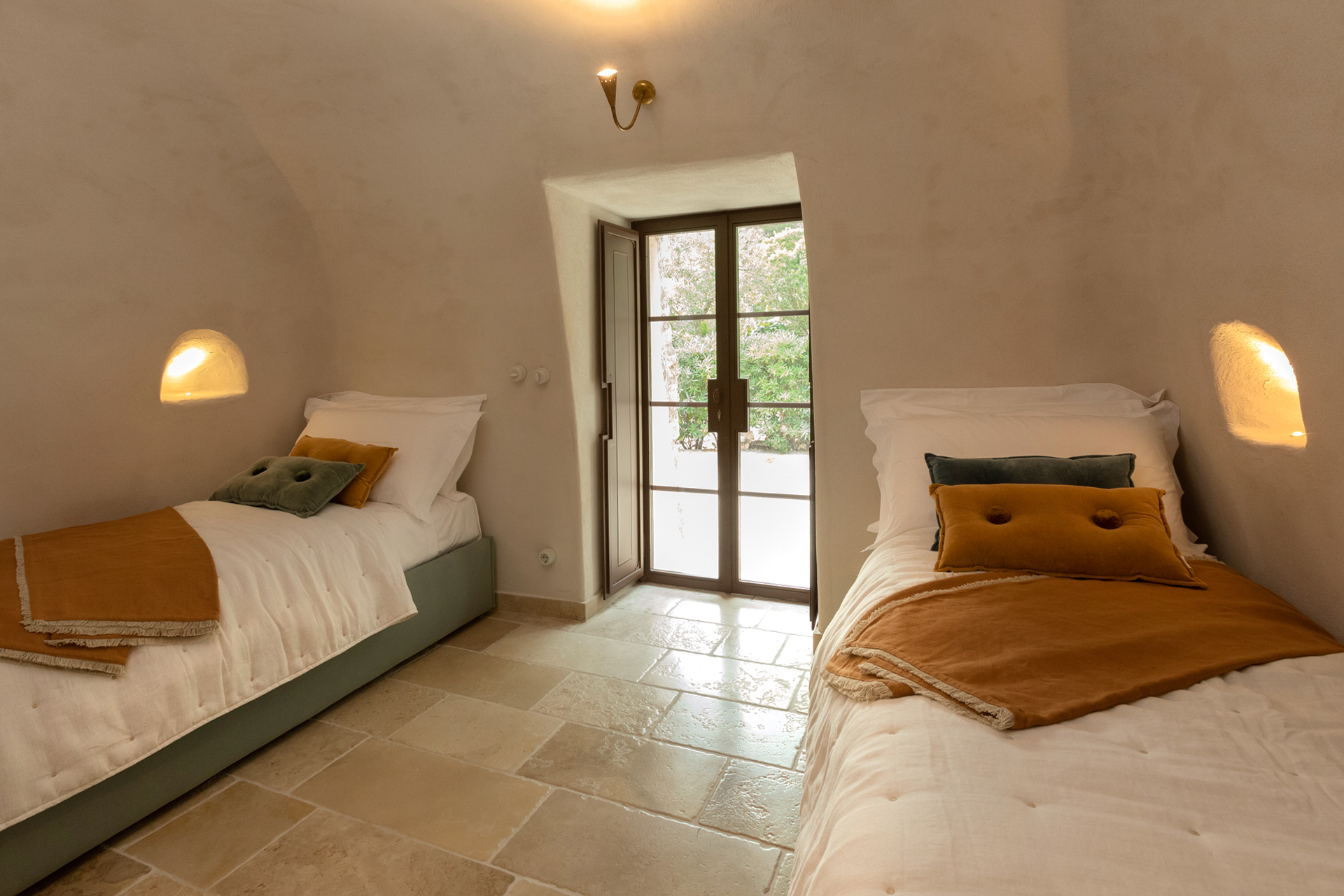 villa-acquamarina_villa_Puglia-Provincia-di-Lecce-italy_interior-two-beds.jpg
