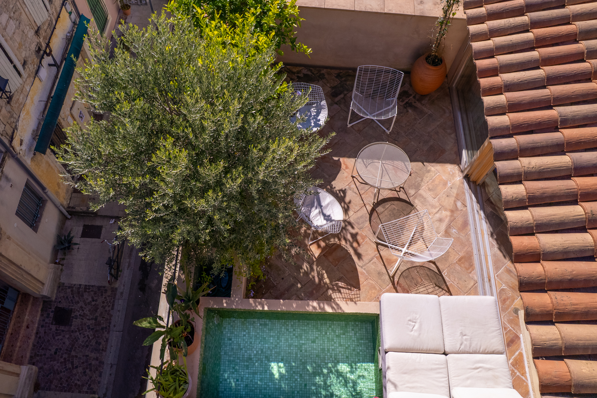 maison-sul_townhouse_arles-france_exterior-drone.jpg