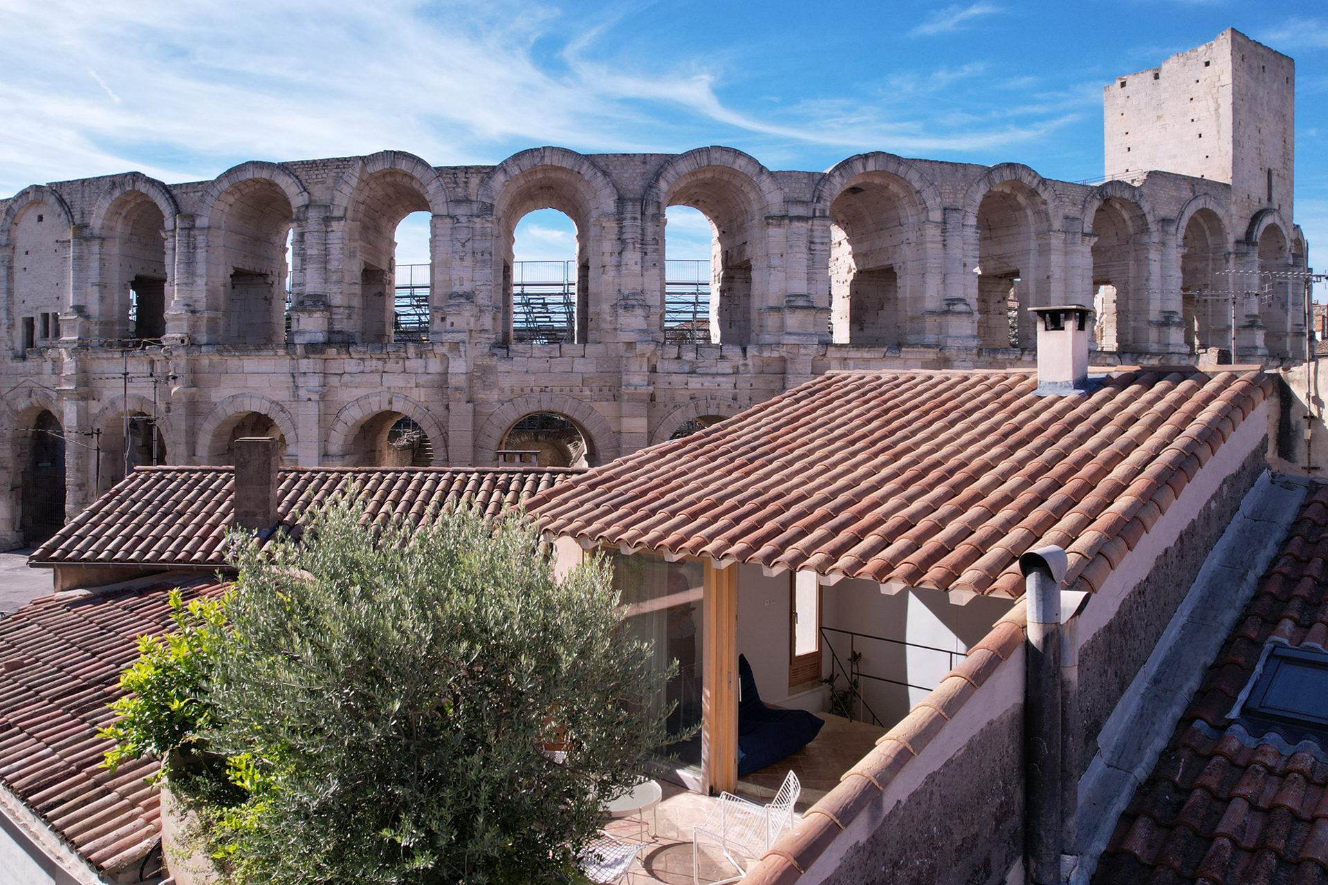 maison-sul_townhouse_arles-france_exterior-view.jpg