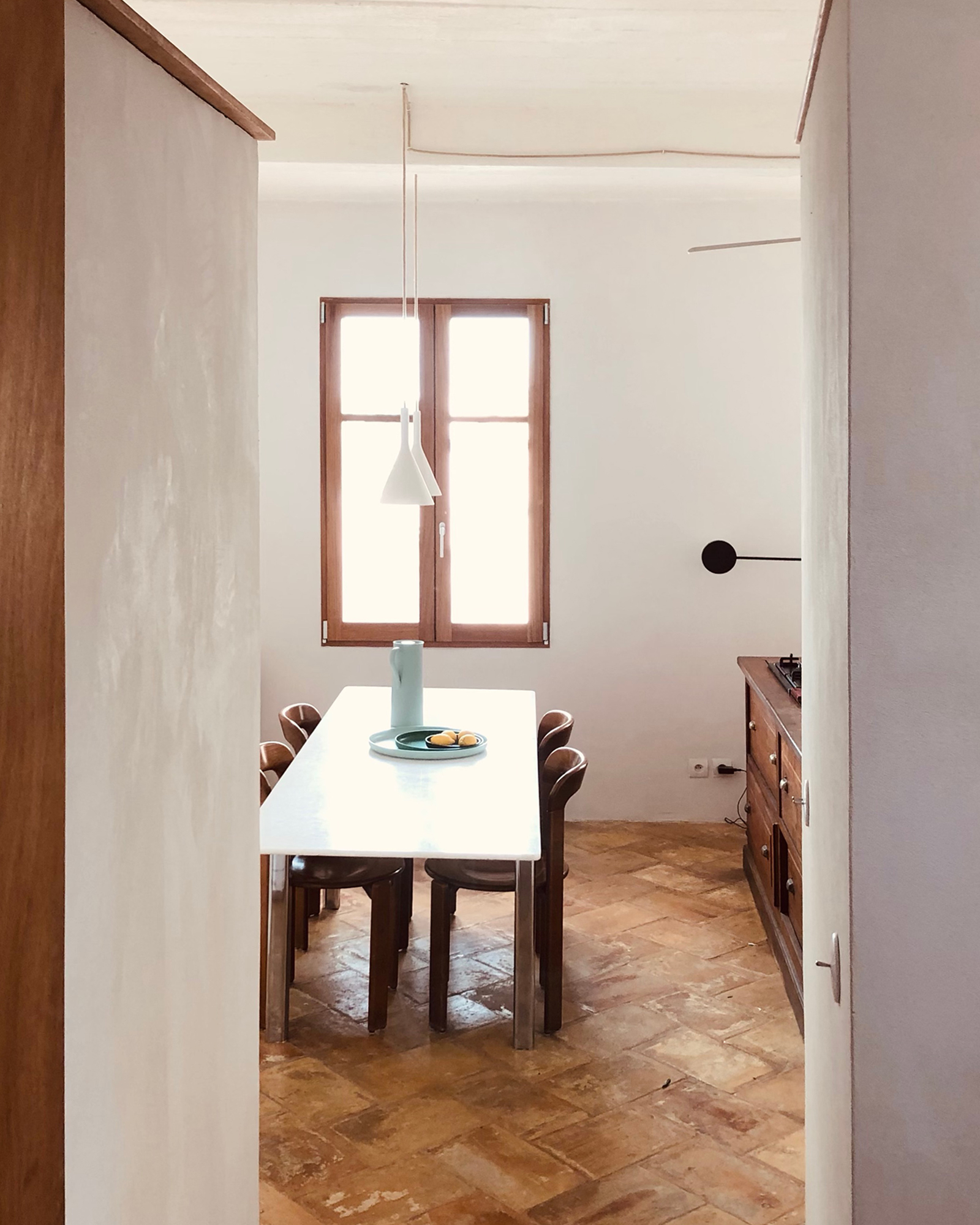 maison-sul_townhouse_arles-france_interior-table-design.jpg
