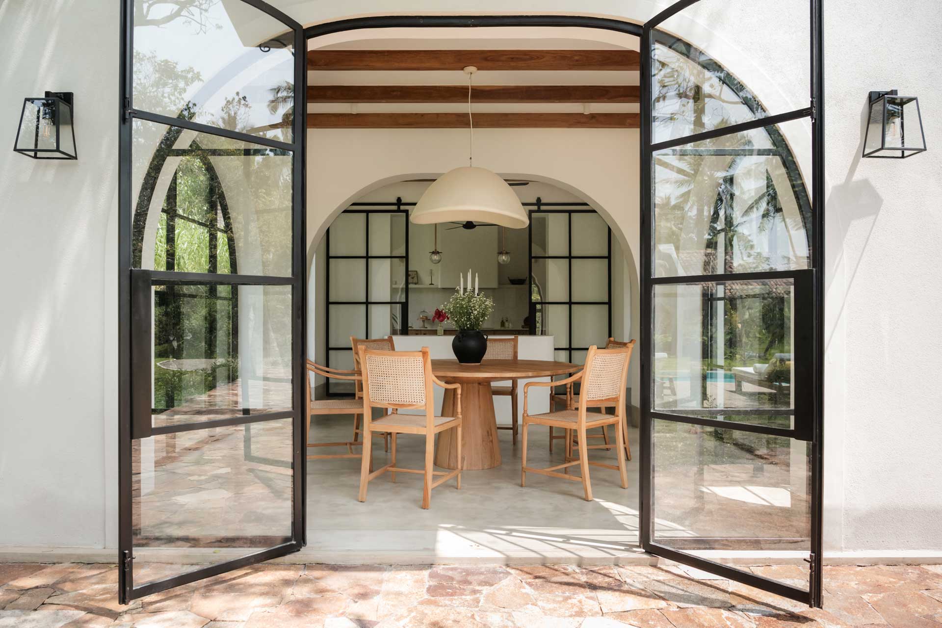 the-sa-house_villa_talpe-sri-lanka_interior-table.jpg