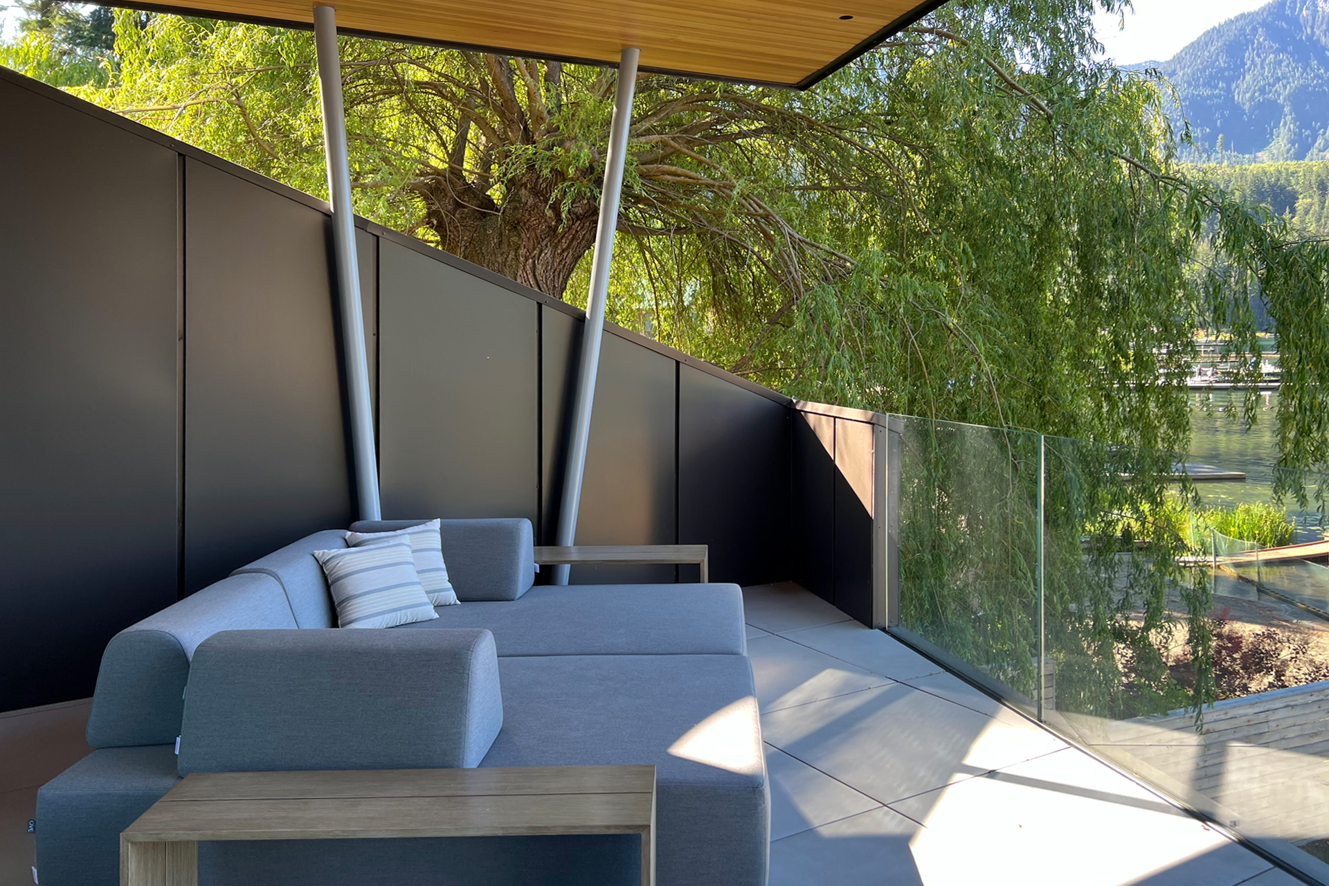 modern-lakehouse_house_British-Columbia-canada_exterior-terrace-view.jpg