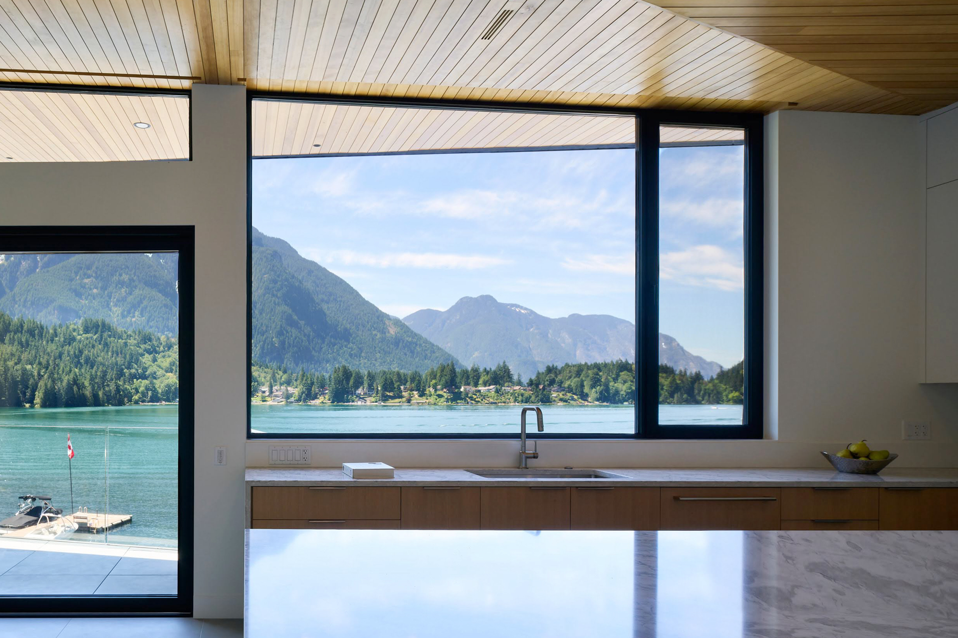 modern-lakehouse_house_British-Columbia-canada_interior-view.jpg