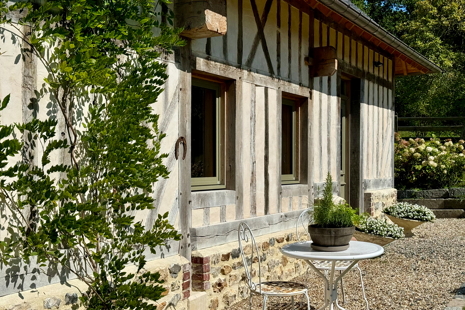 le-clos-du-haut_farmhouse_normandy-france_exterior-facade-detail.jpg