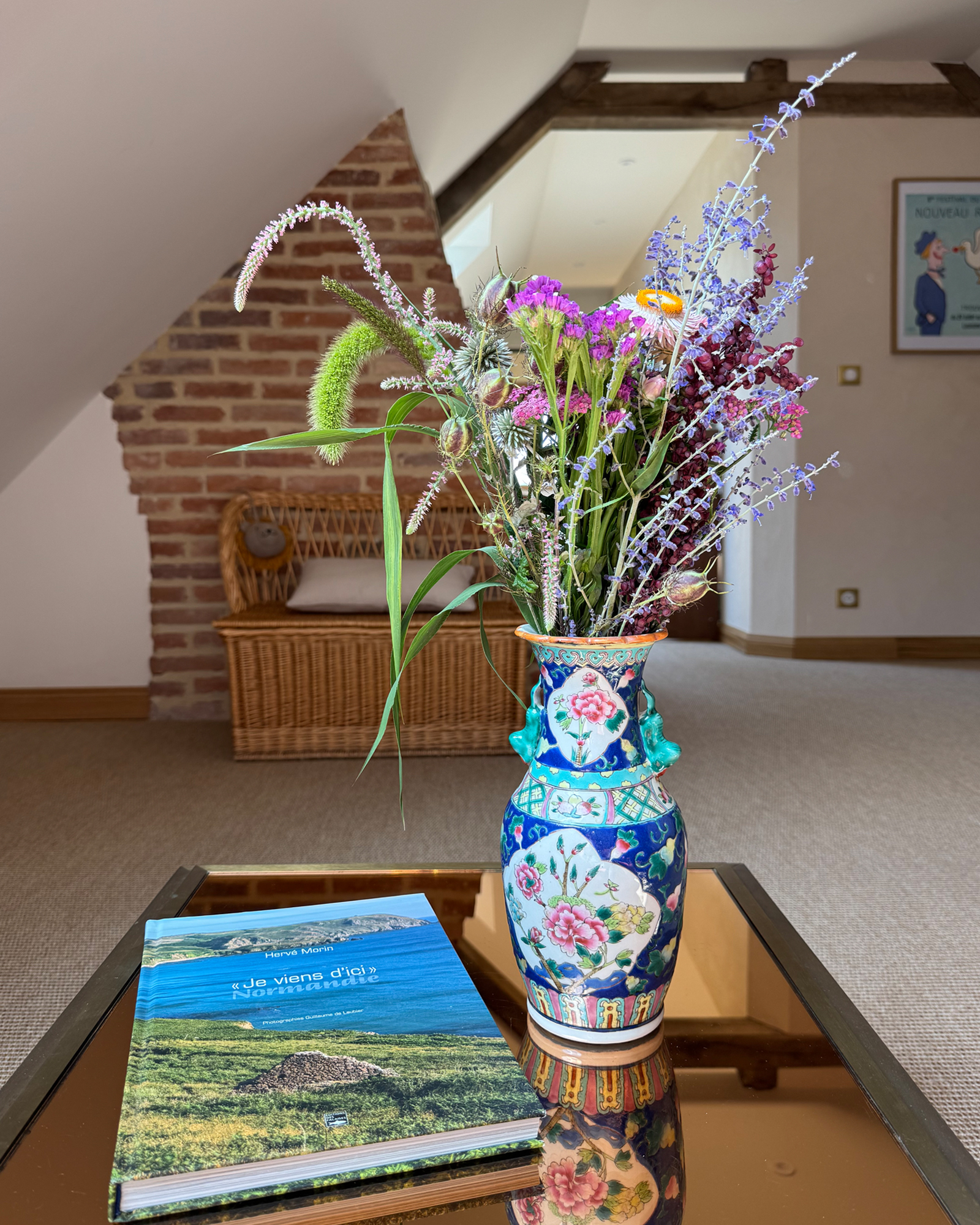 le-clos-du-haut_farmhouse_normandy-france_interior-flower.jpg