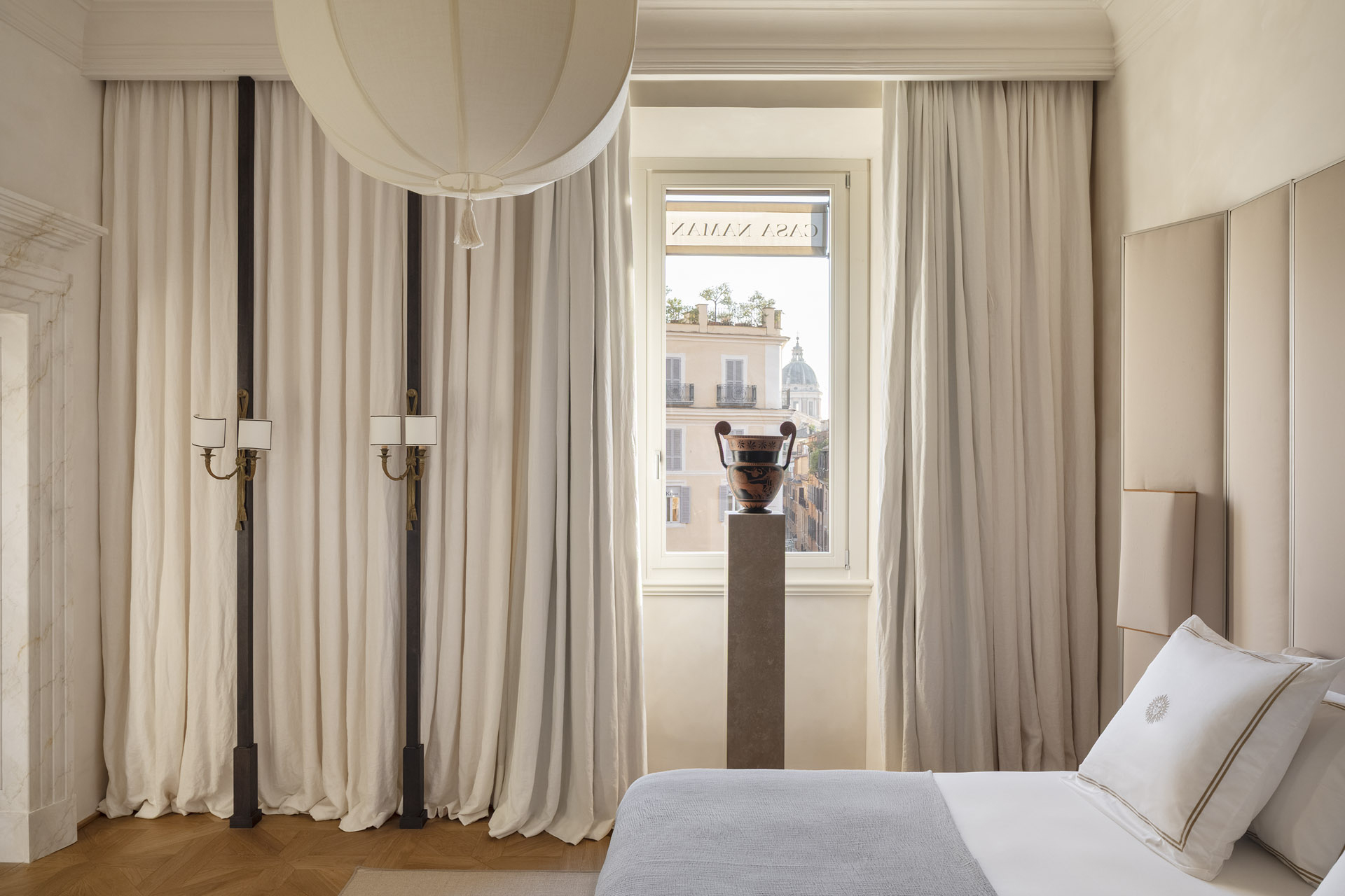 casa-naman_apartment_roma-italy_interior-aeneas-bedroom-design.jpg