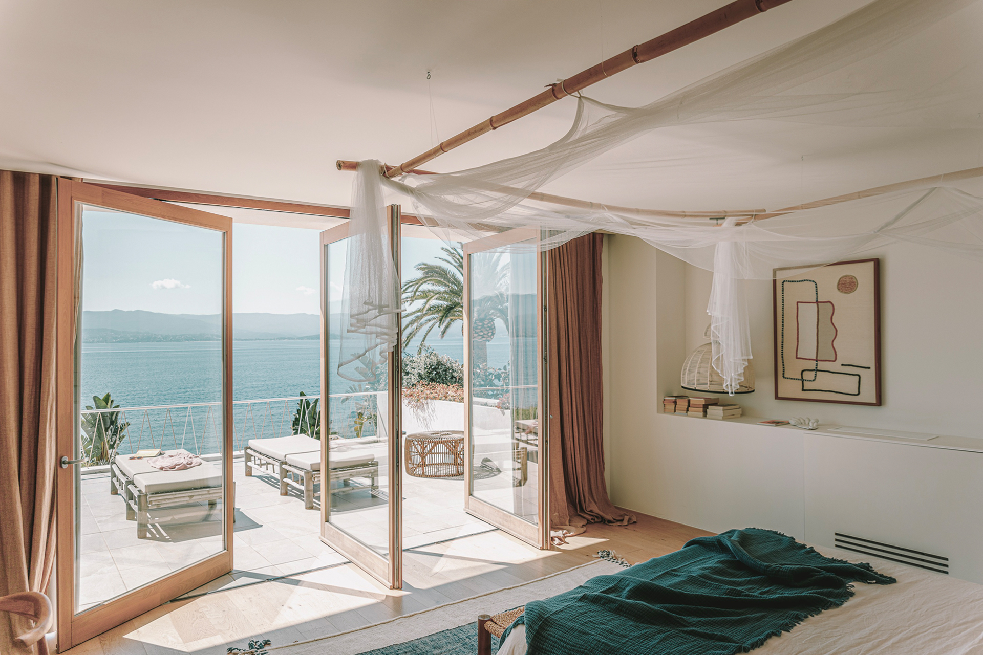 casa-santa-teresa_villa_ajaccio-corse-france_interior-bed-room-view.jpg