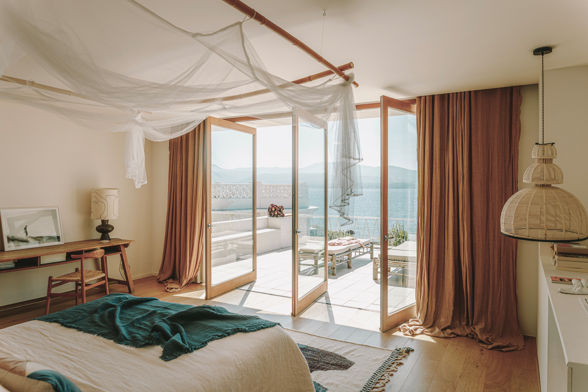 casa-santa-teresa_villa_ajaccio-corse-france_interior-bedroom-view.jpg