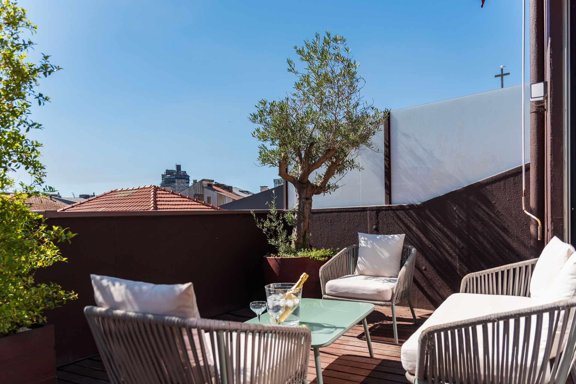 porto-rooftop-apartment_apartment_porto-portugal-exterior-terrace-design.jpg