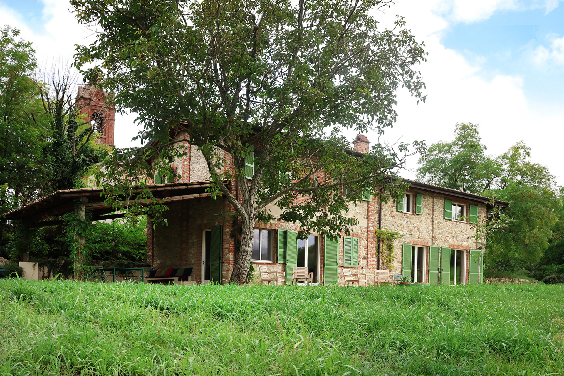 poggio-castellaro-byboutique_farmhouse_Pianello-Val-Tidone-italy_exterior-facade-house.jpg