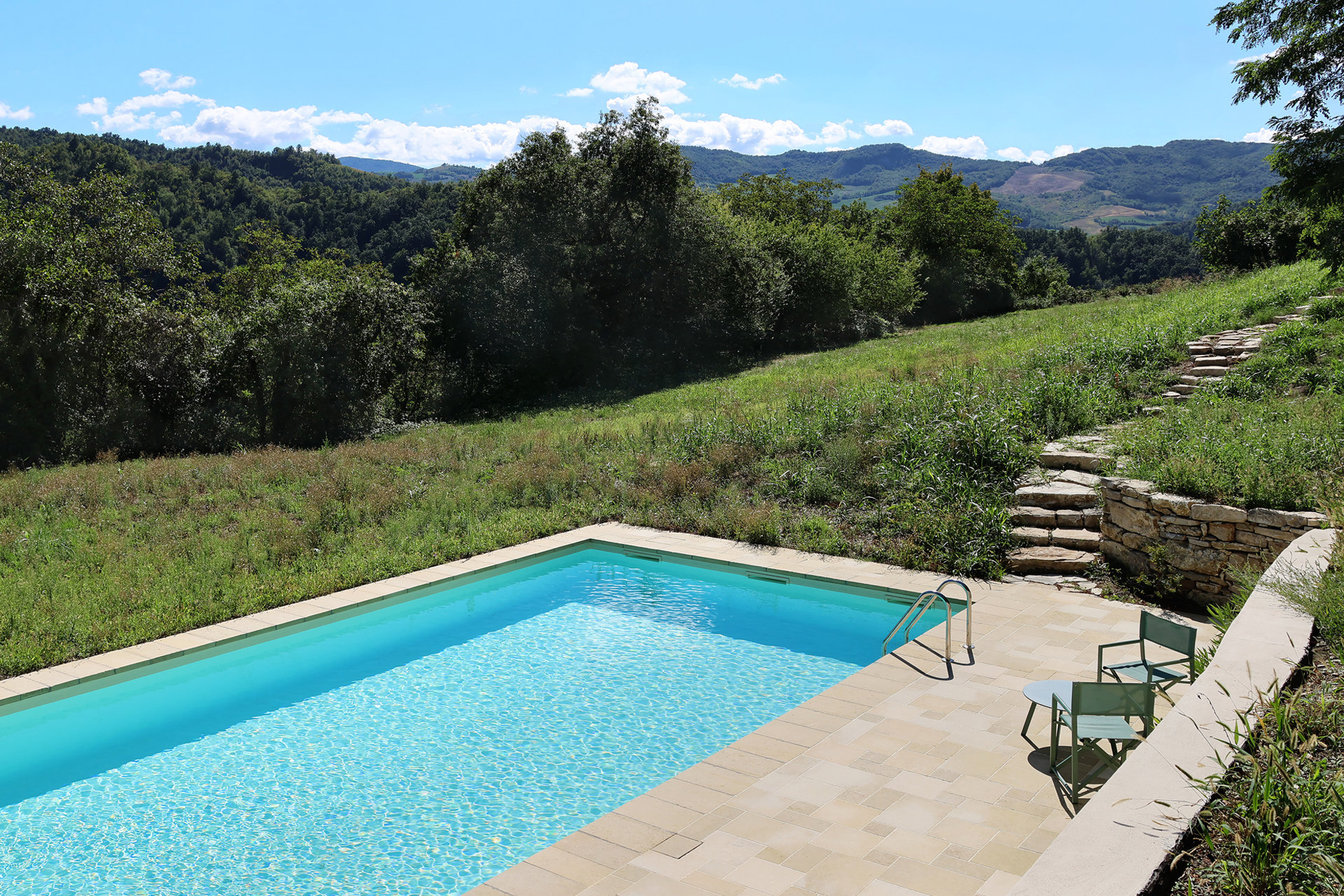 poggio-castellaro-byboutique_farmhouse_Pianello-Val-Tidone-italy_exterior-pool.jpg