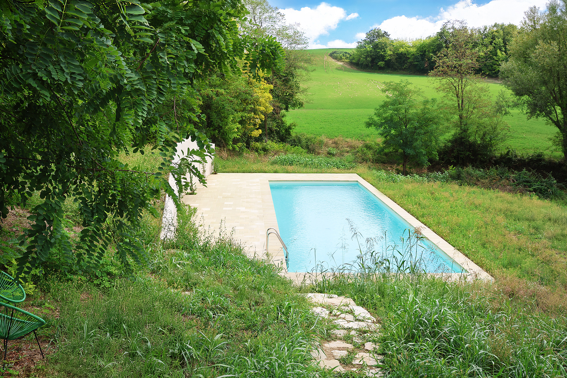 poggio-castellaro-byboutique_farmhouse_Pianello-Val-Tidone-italy_exterior-pool-design.jpg