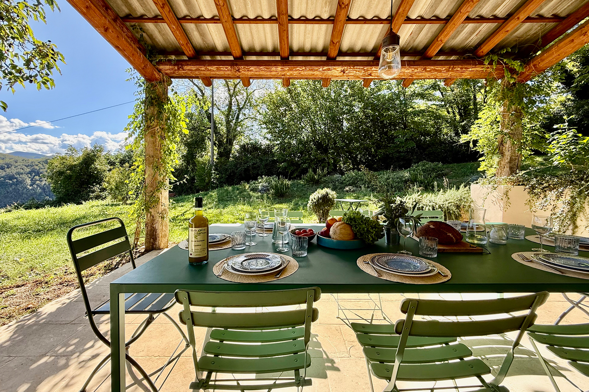 poggio-castellaro-byboutique_farmhouse_Pianello-Val-Tidone-italy_exterior-table.jpg