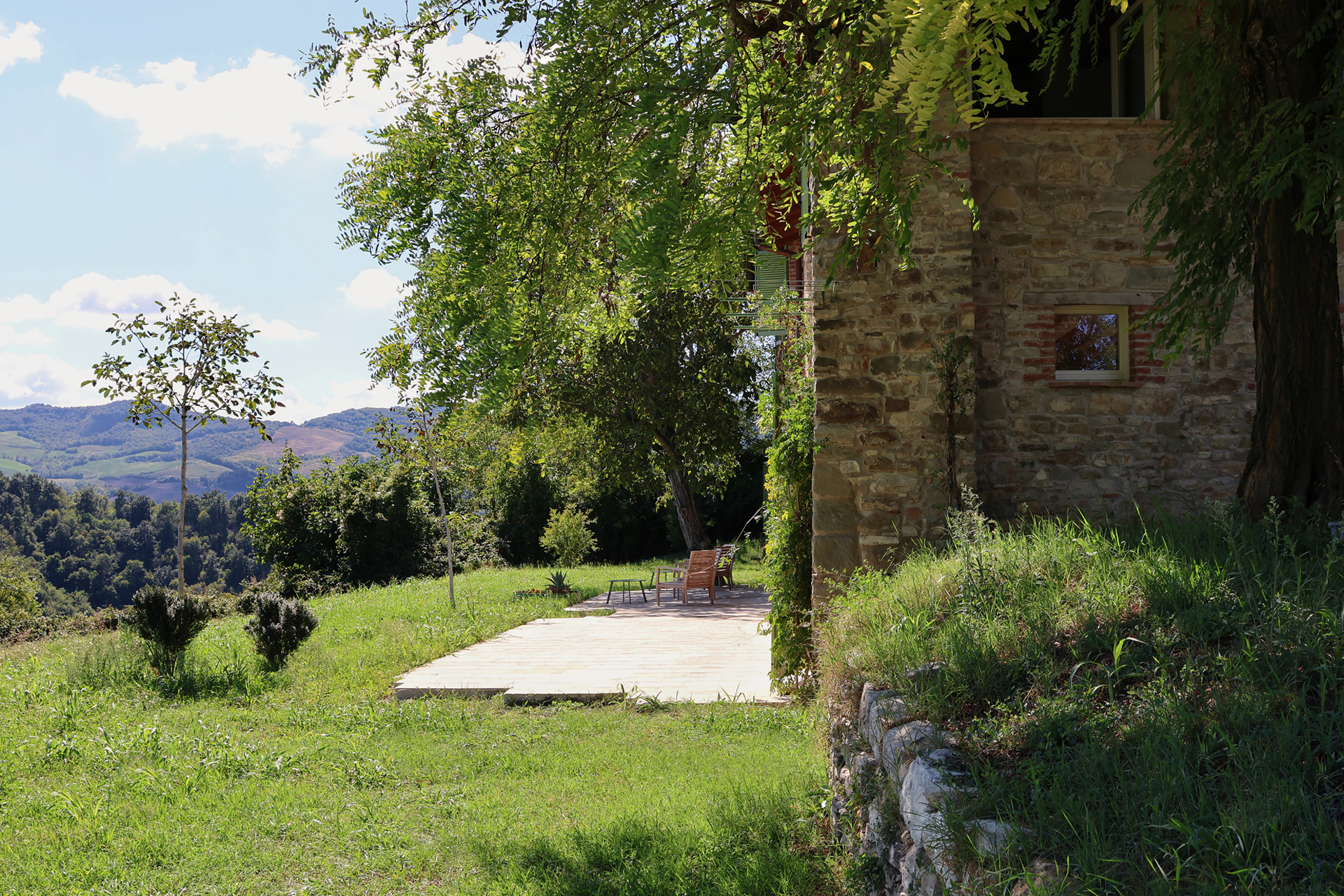 poggio-castellaro-byboutique_farmhouse_Pianello-Val-Tidone-italy_exterior-view.jpg