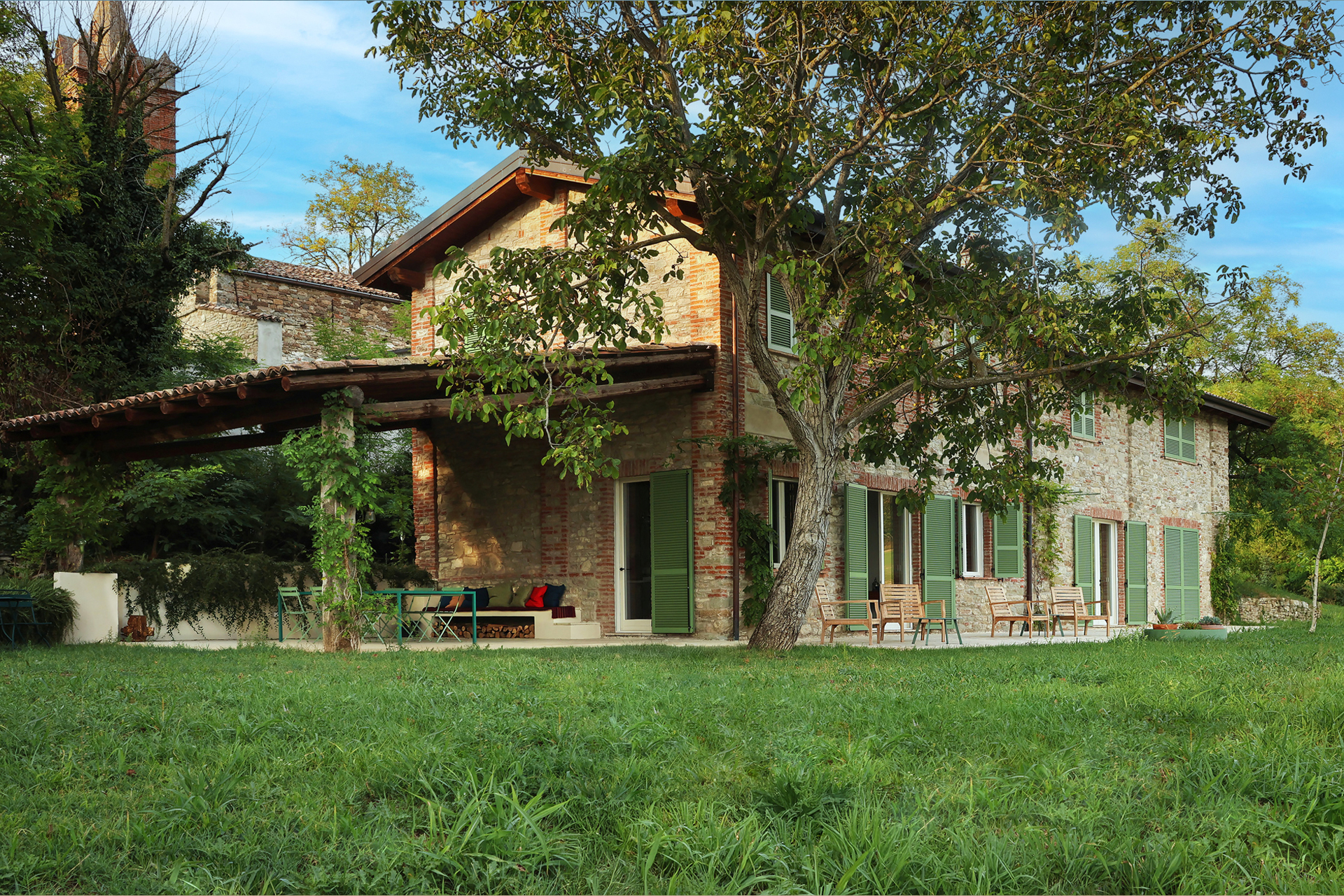 poggio-castellaro-byboutique_farmhouse_Pianello-Val-Tidone-italy_exterior_cover.jpg