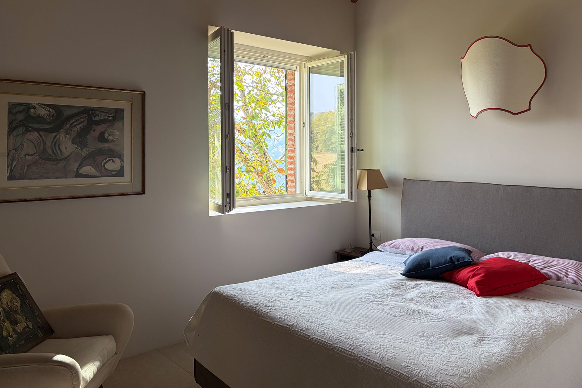 poggio-castellaro-byboutique_farmhouse_Pianello-Val-Tidone-italy_interior-bedroom.jpg