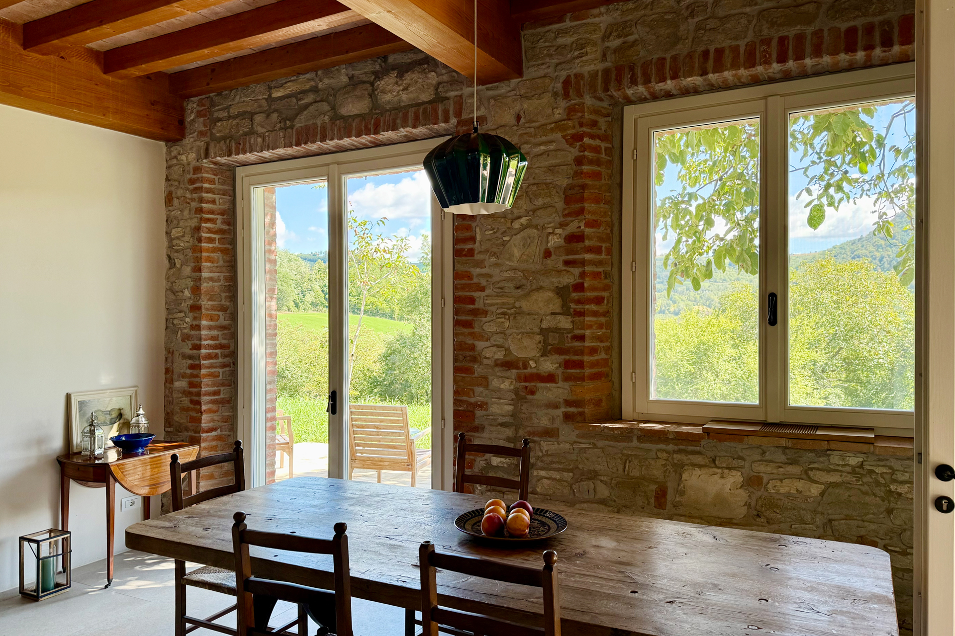 poggio-castellaro-byboutique_farmhouse_Pianello-Val-Tidone-italy_interior-windows.jpg