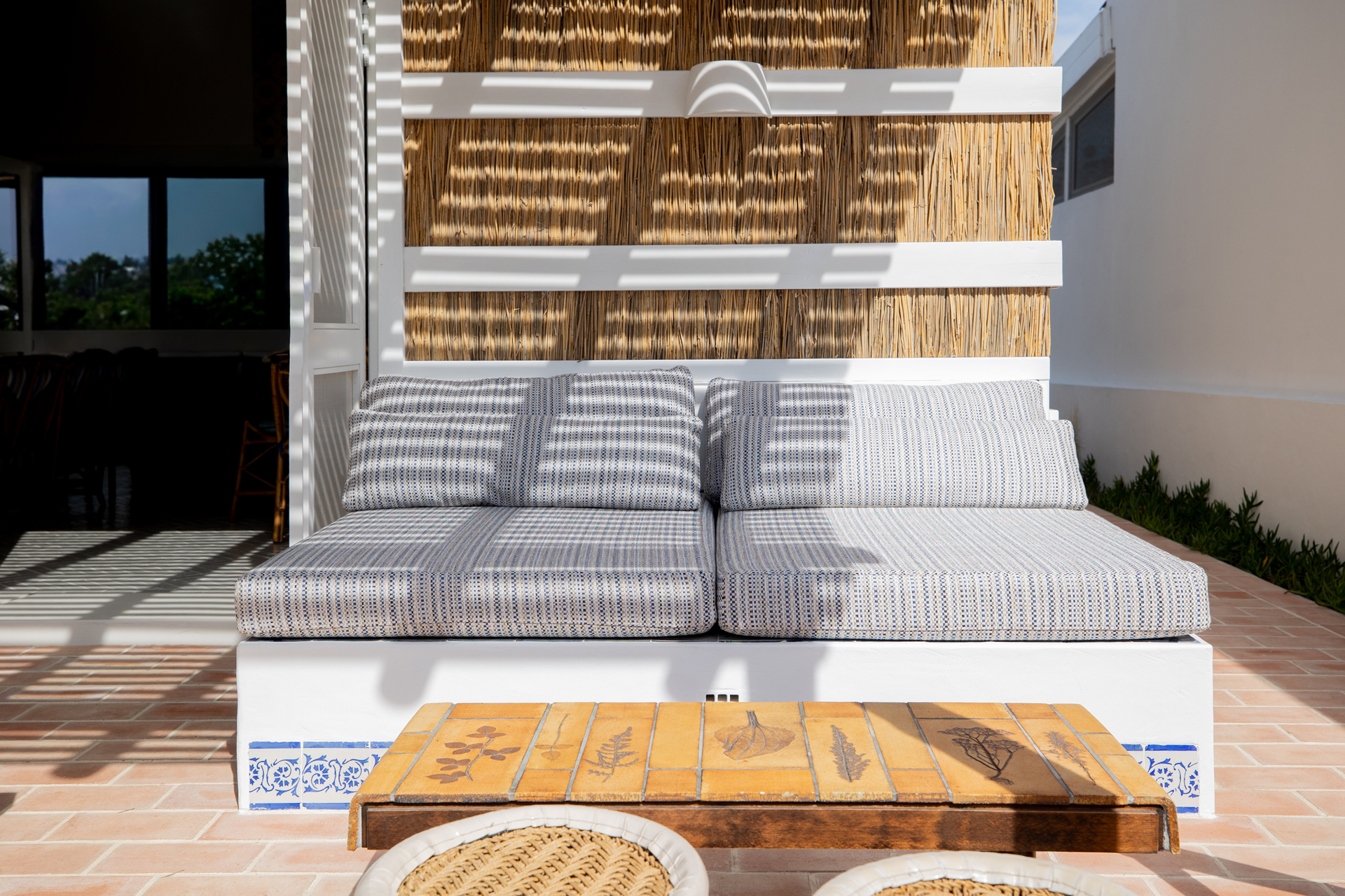 casa-mounette_villa_comporta-setubal-portugal_exterior-sofa.jpg