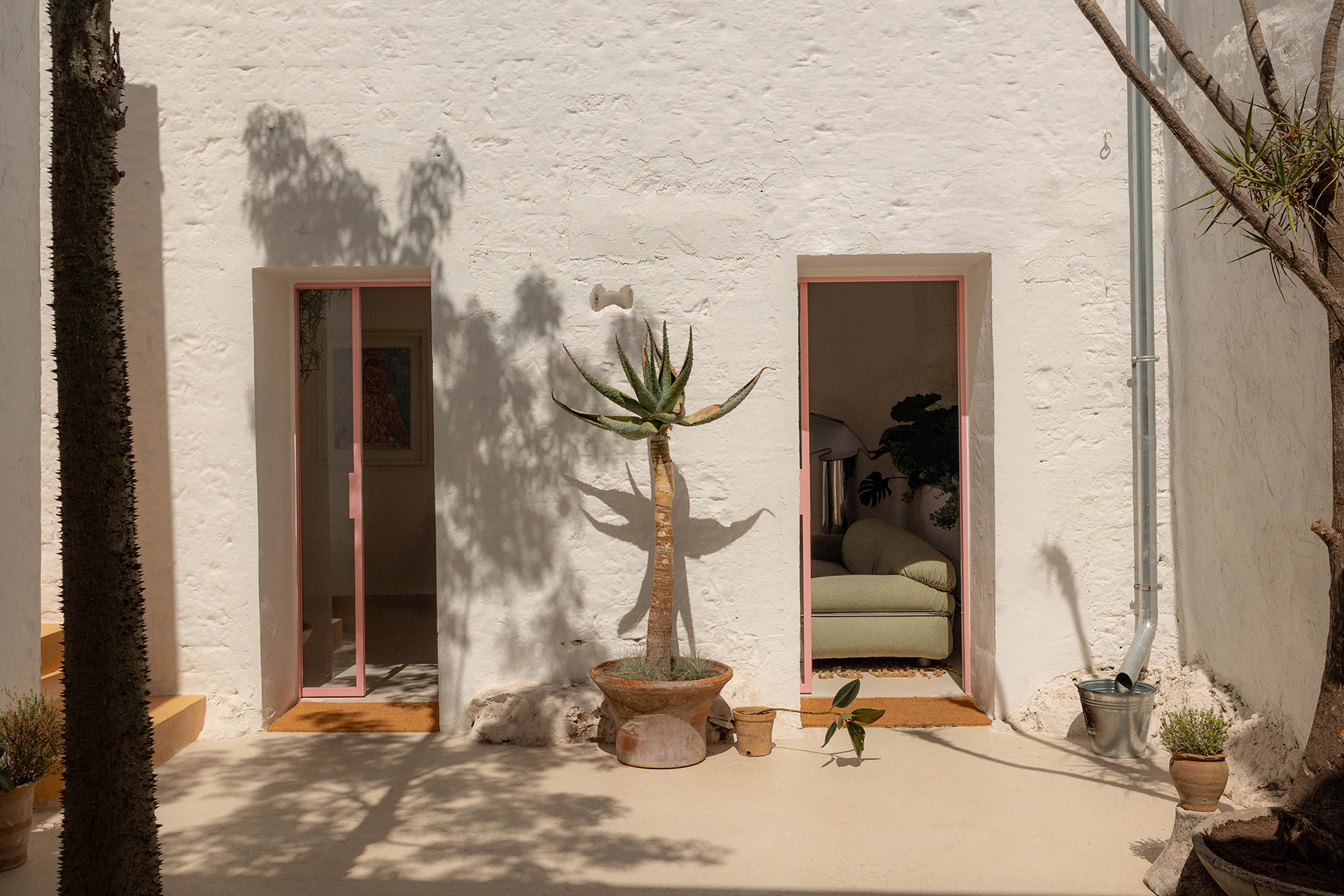 casa-lagilda_townhouse_apulia-italy_exterior-design.jpg