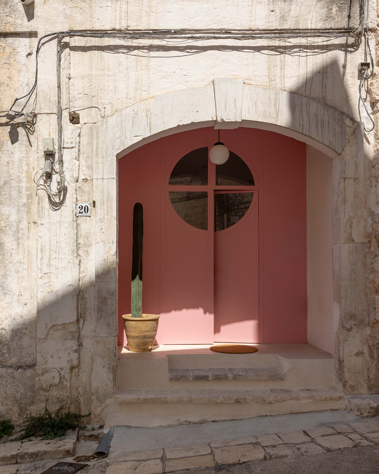 casa-lagilda_townhouse_apulia-italy_exterior-door.jpg