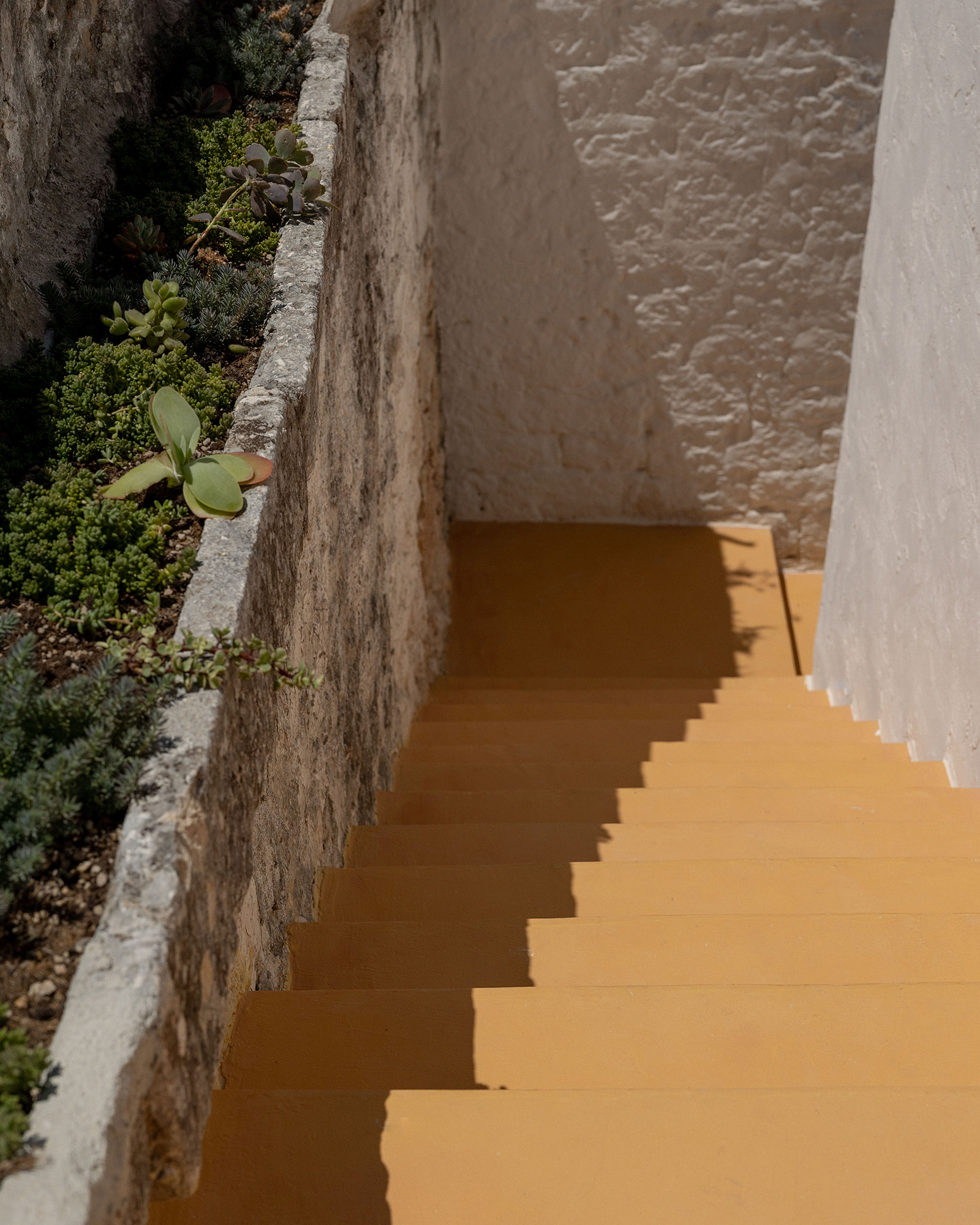 casa-lagilda_townhouse_apulia-italy_exterior-stairs.jpg