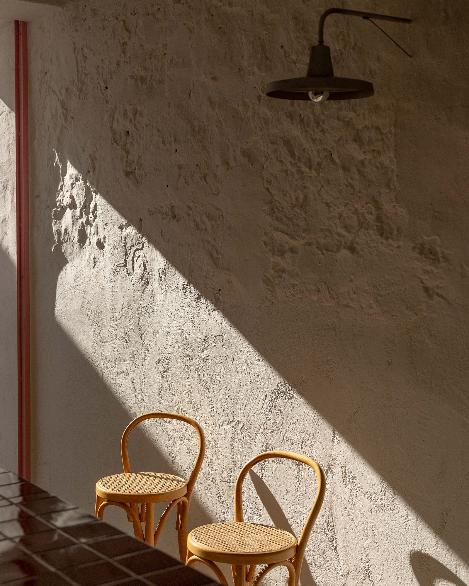 casa-lagilda_townhouse_apulia-italy_interior-chairs.jpg