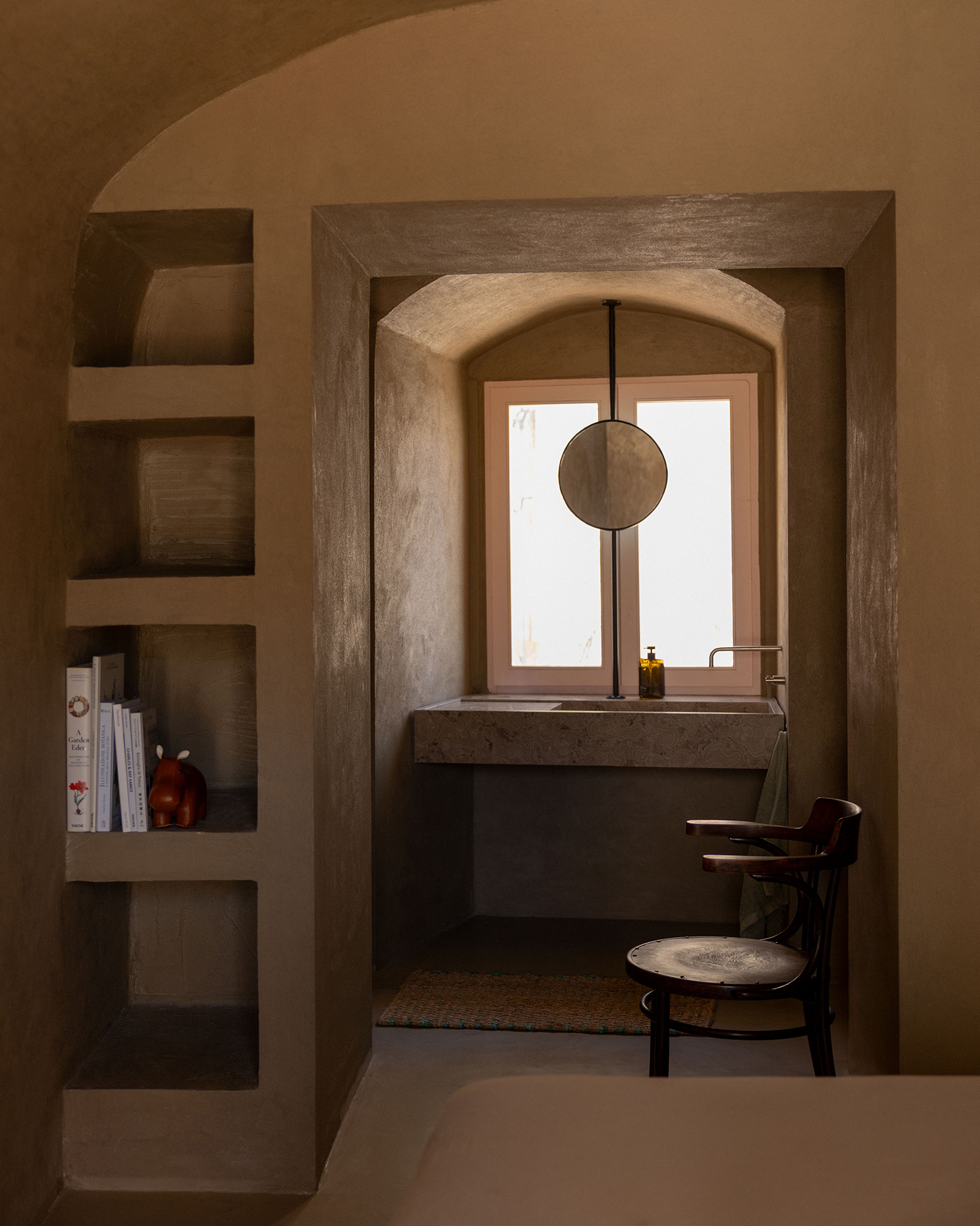 casa-lagilda_townhouse_apulia-italy_interior-design-window.jpg