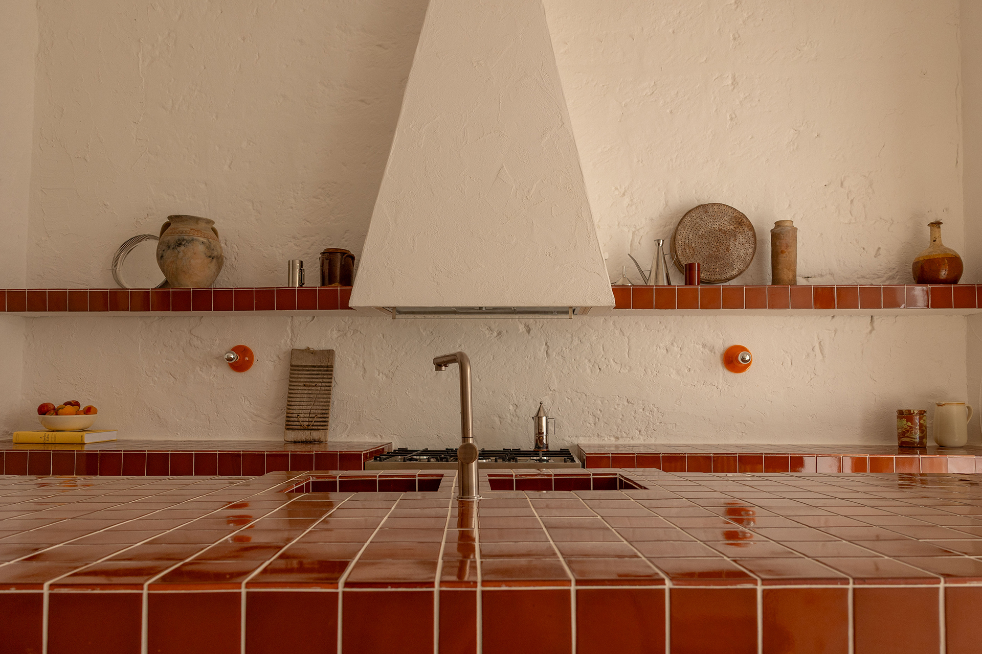 casa-lagilda_townhouse_apulia-italy_interior-kitchen.jpg
