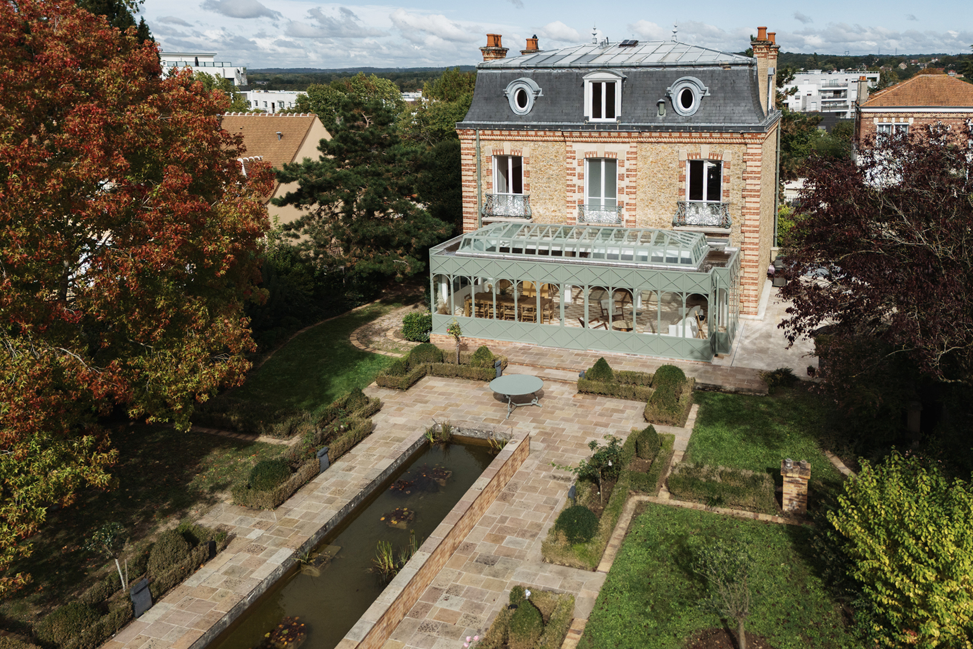 maison-de-maitre_mansion_Île-de-France-france_exterior-drone-facade.jpg