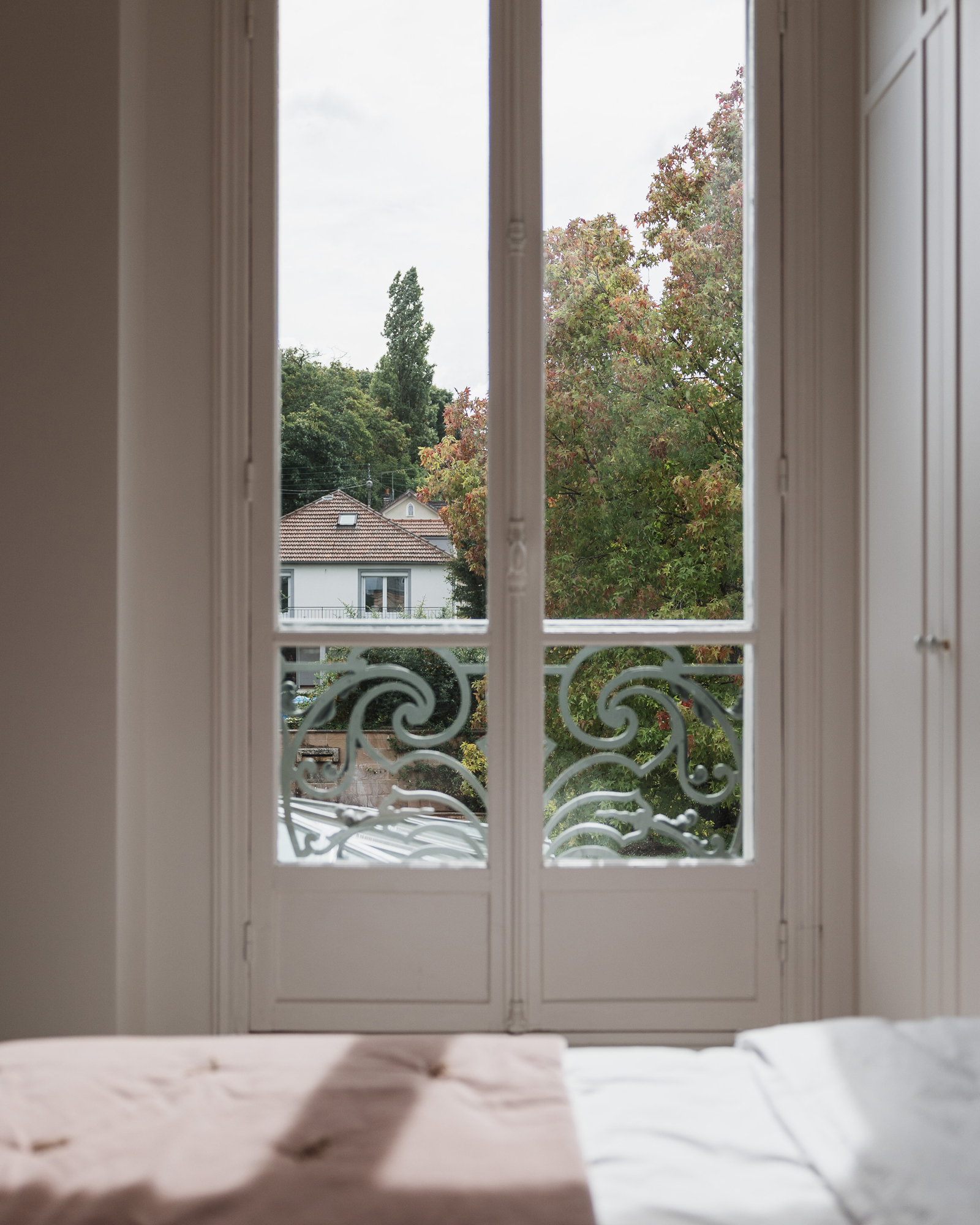 maison-de-maitre_mansion_Île-de-France-france_interior-bedroom-window.jpg