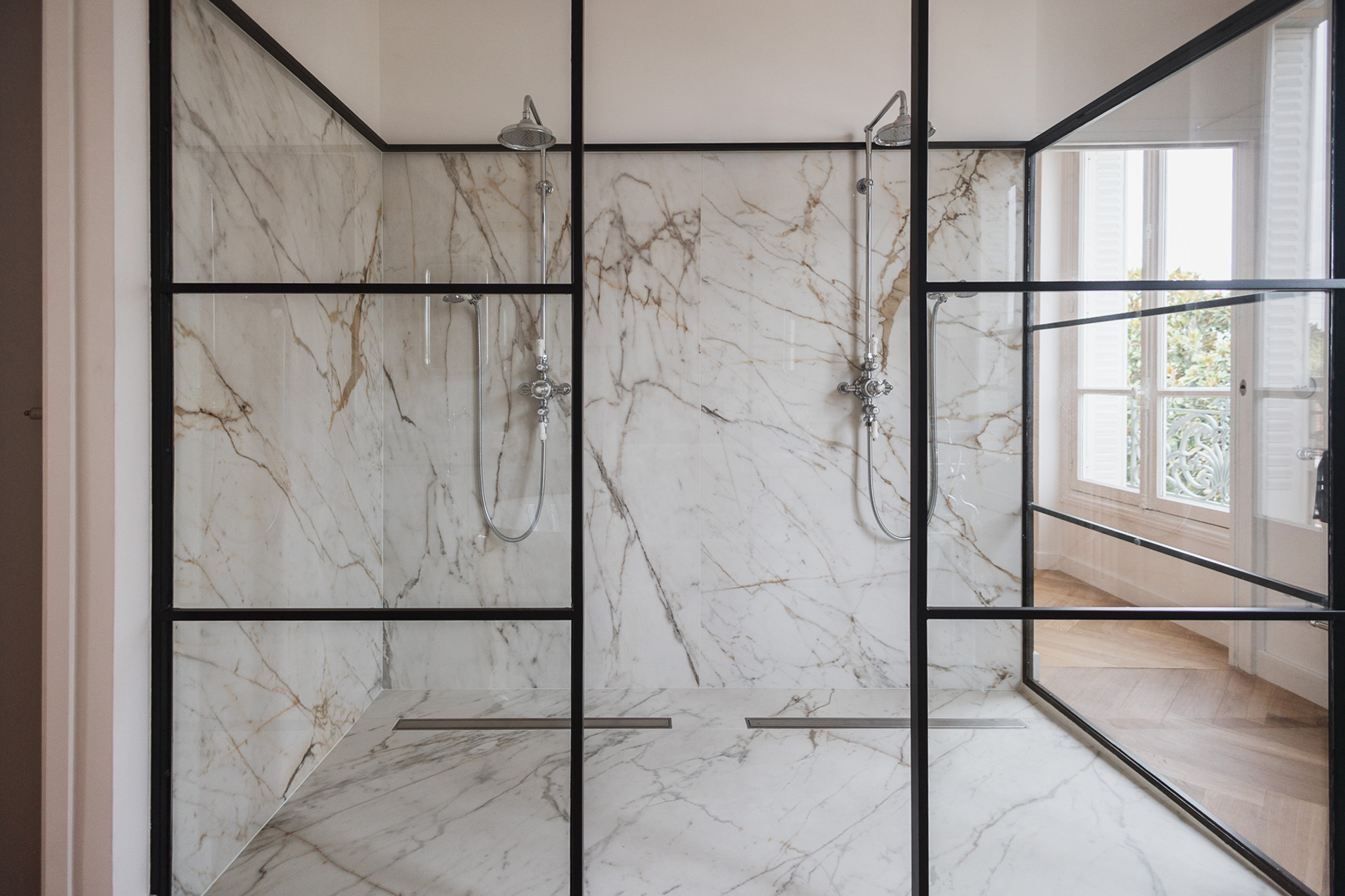 maison-de-maitre_mansion_Île-de-France-france_interior-showers.jpg
