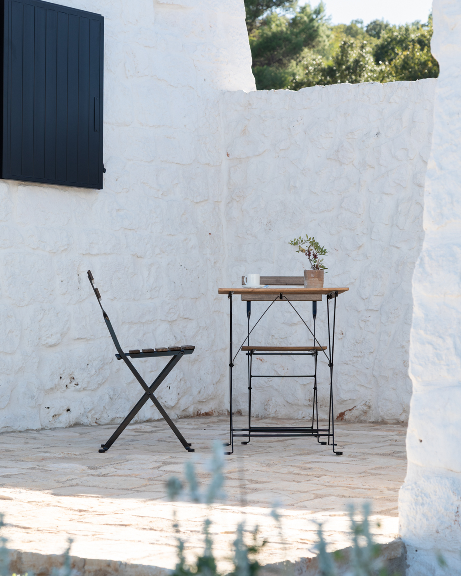 trulli-ottocappelli_villa_apulia-italy_exterior-table.jpg