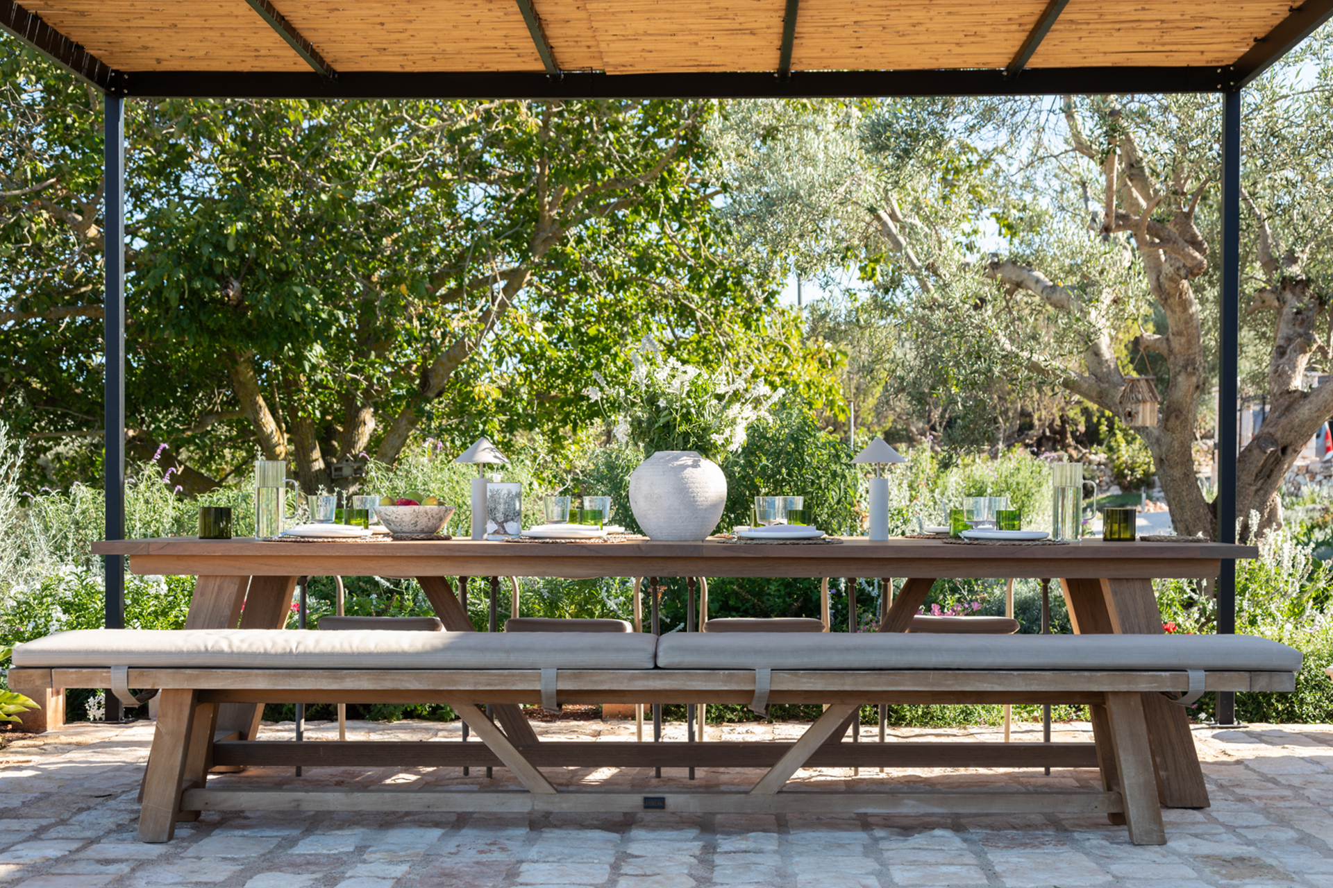 trulli-ottocappelli_villa_apulia-italy_exterior-terrace-table.jpg