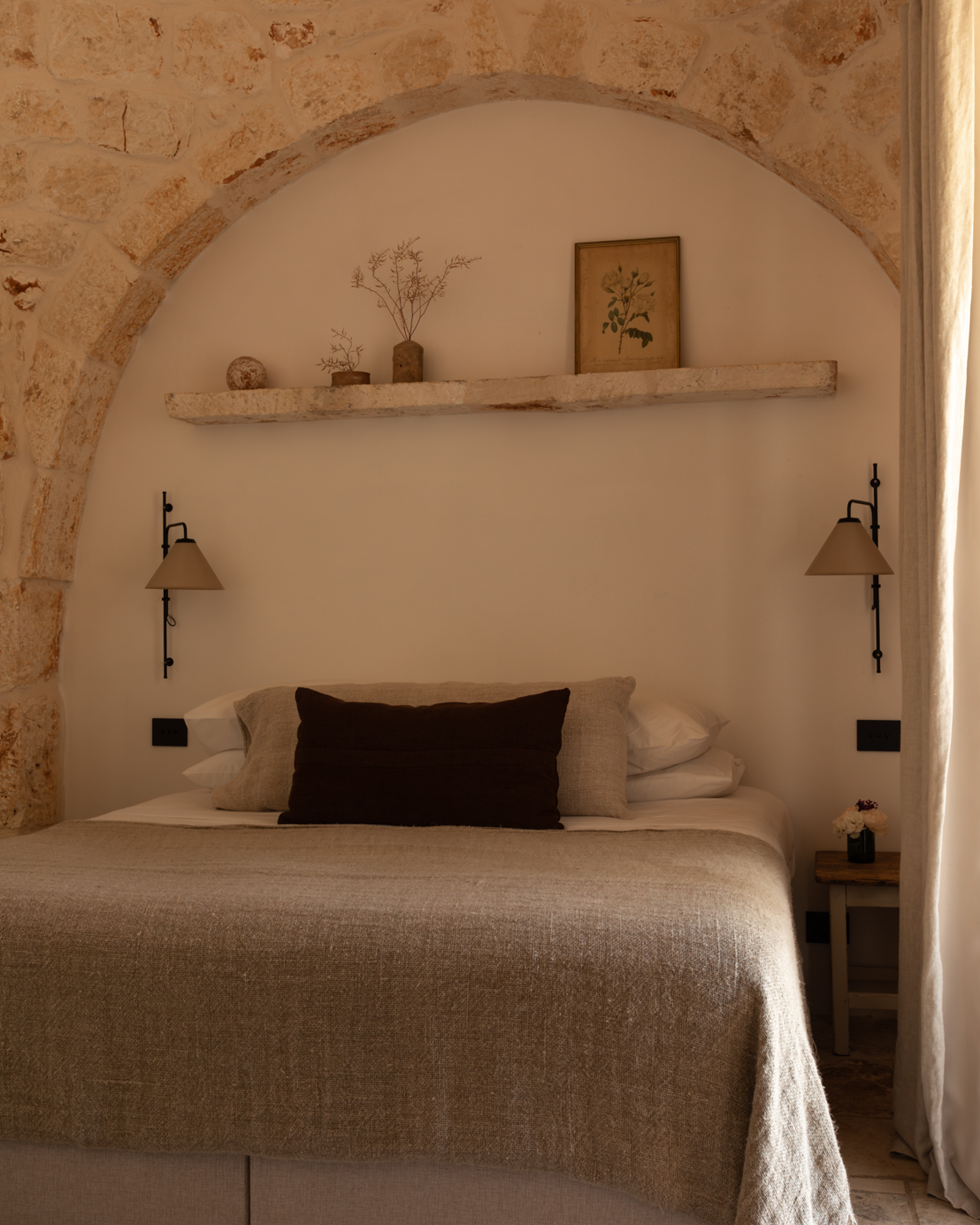 trulli-ottocappelli_villa_apulia-italy_interior-bedroom-detail.jpg