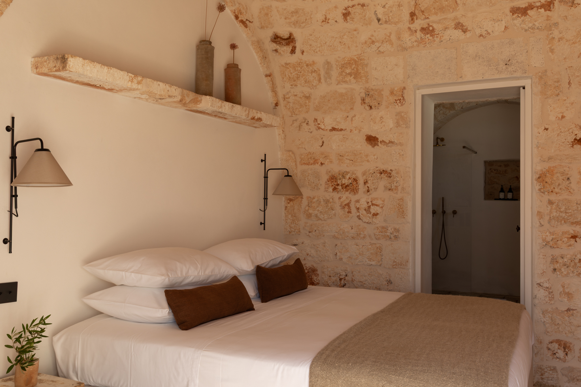 trulli-ottocappelli_villa_apulia-italy_interior-bedroom-space.jpg