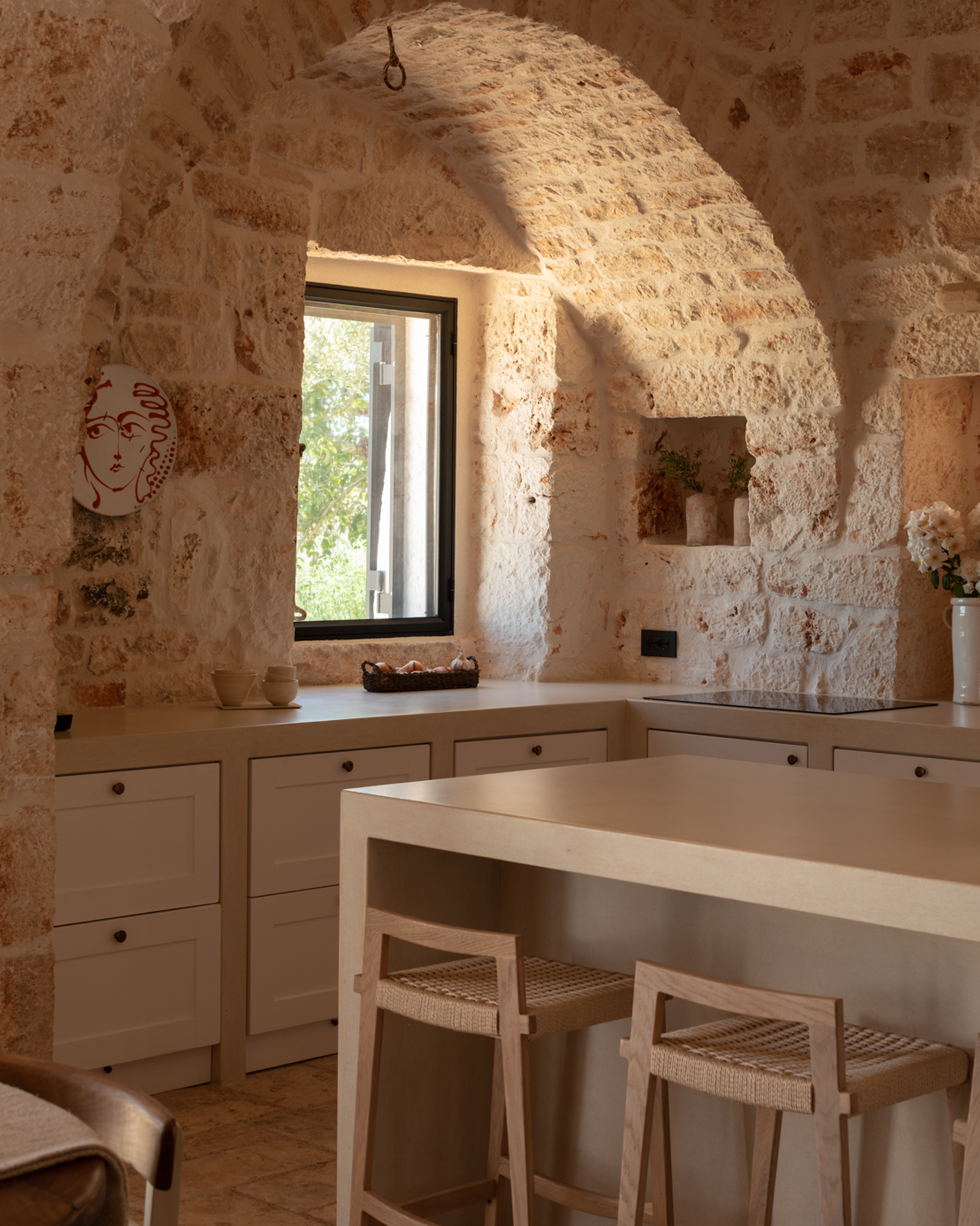 trulli-ottocappelli_villa_apulia-italy_interior-kitchen-design.jpg