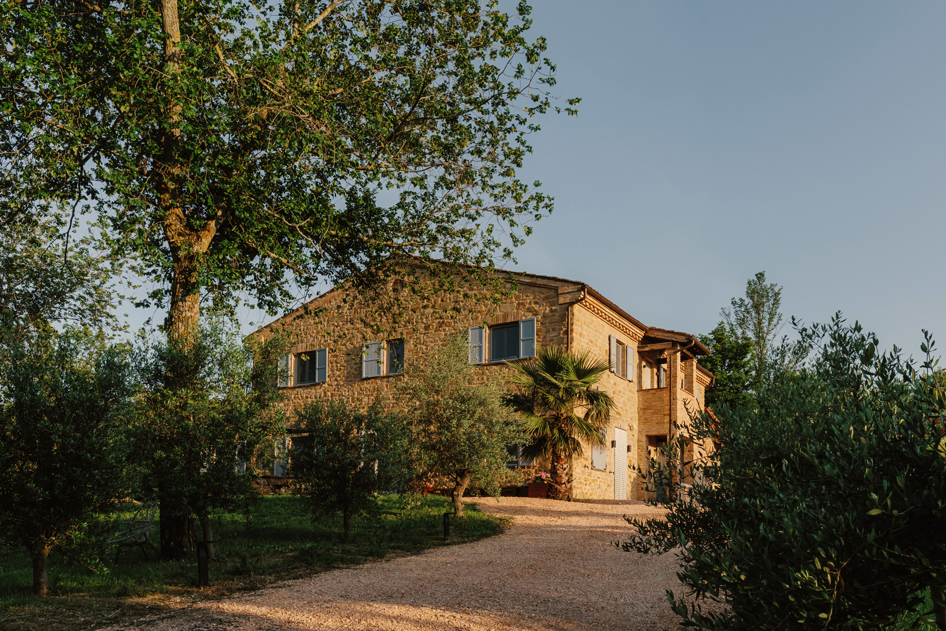 villa-bella-sorpresa_farmhouse_marche-italy_exterior-facade.jpg